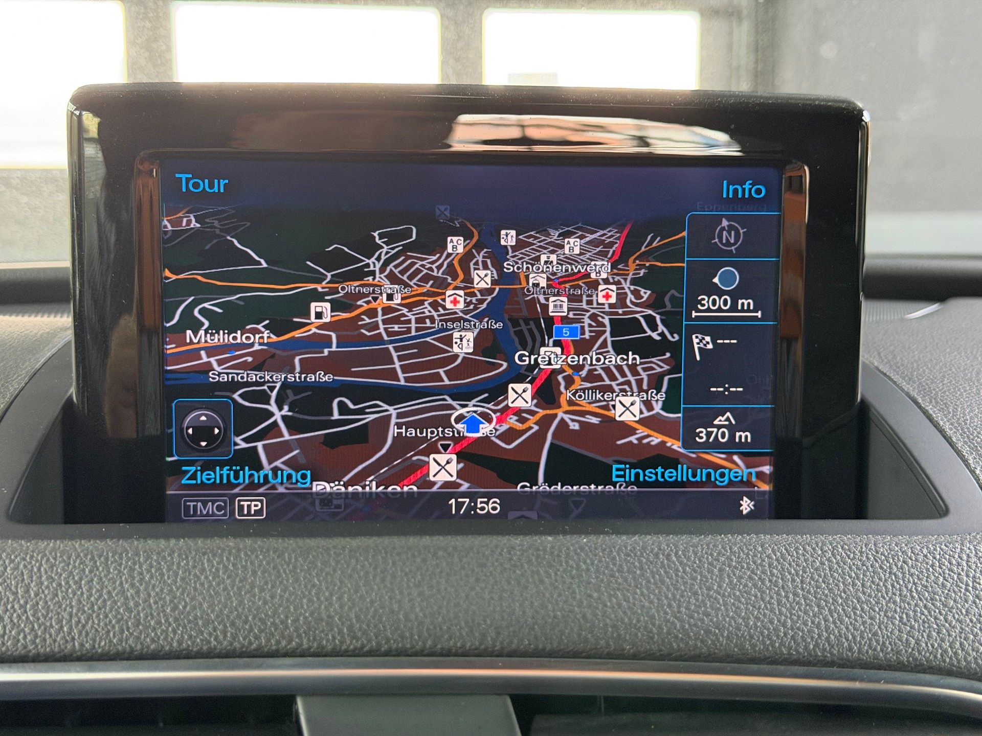 AUDI Q3 2.0 TFSI quattro S-tronic-image-18