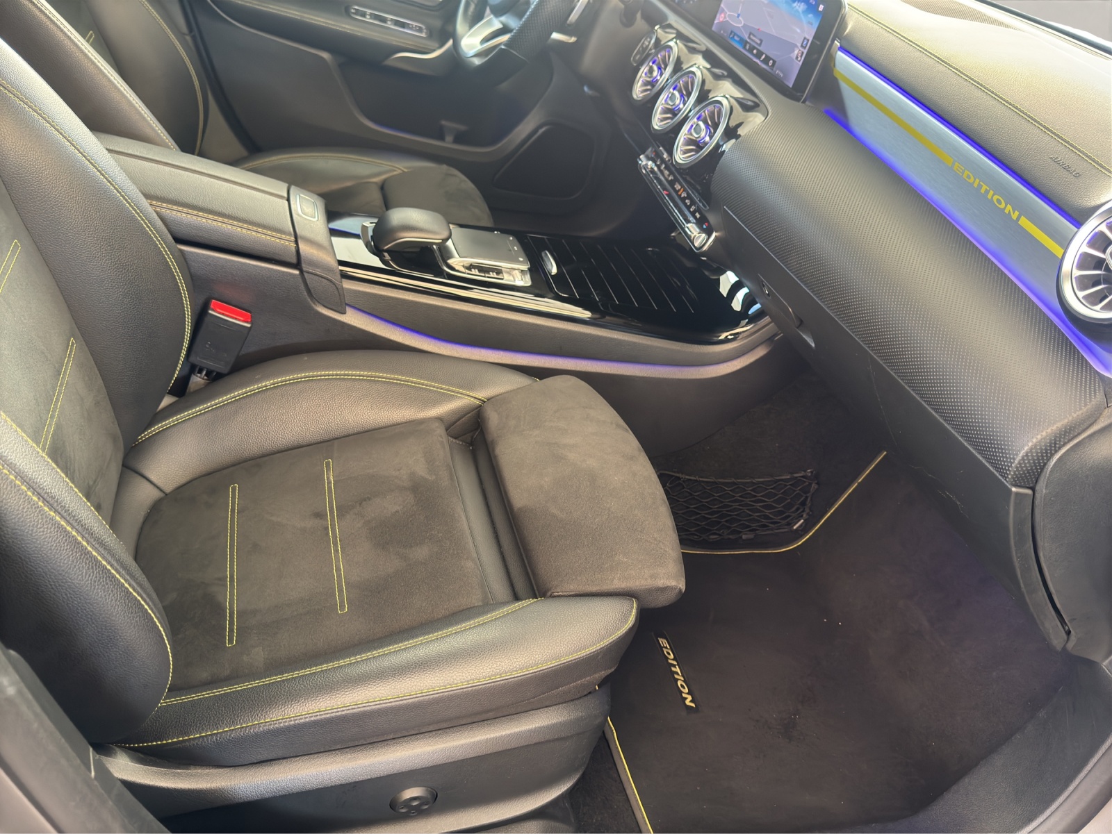 MERCEDES-BENZ A-Klasse W177 A 250 AMG Line 4x4 *225PS*-image-11
