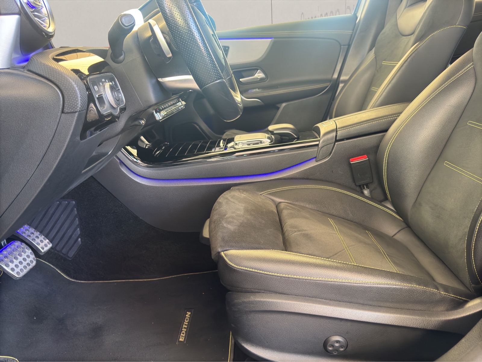 MERCEDES-BENZ A-Klasse W177 A 250 AMG Line 4x4 *225PS*-image-12