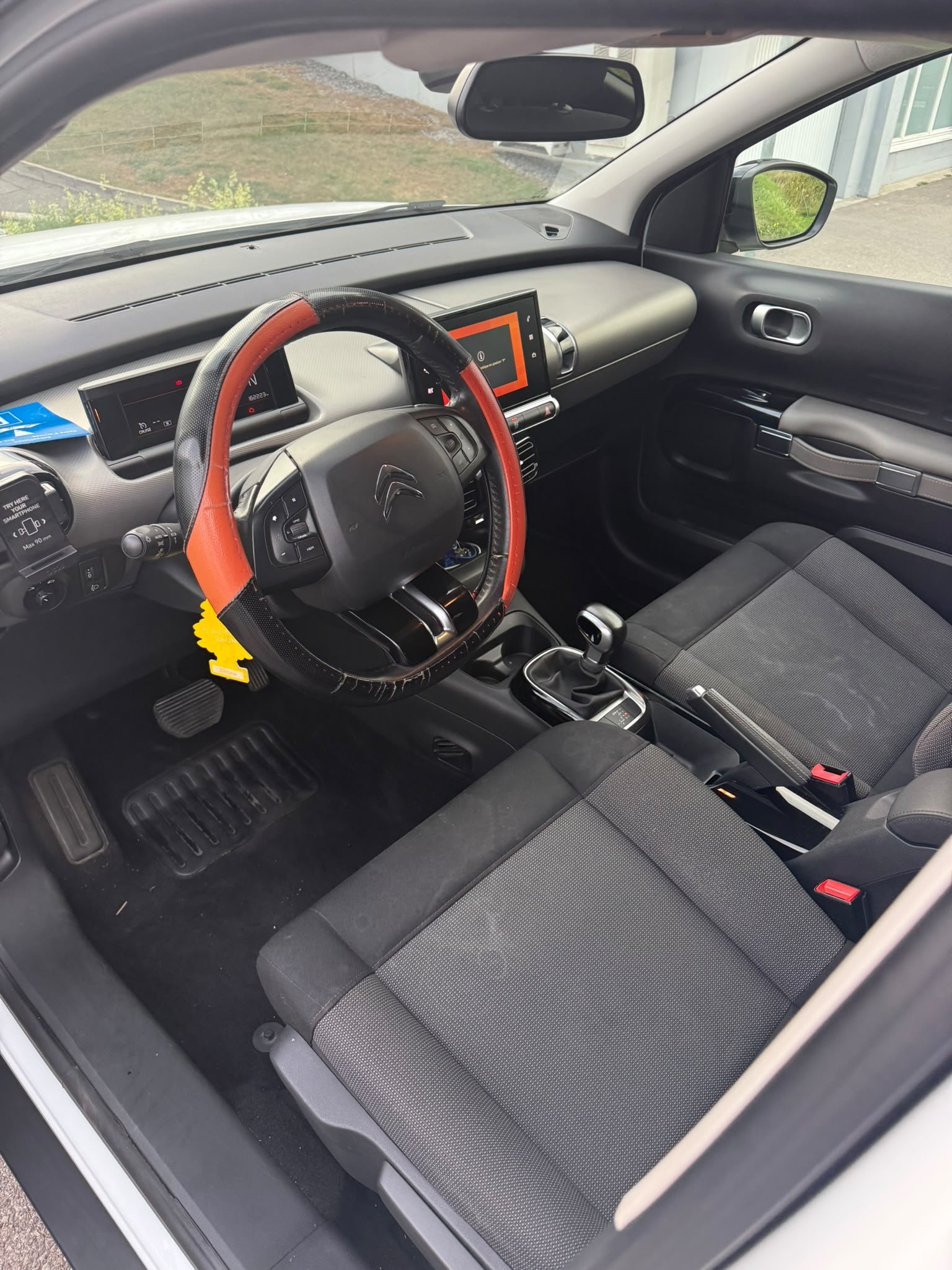 CITROEN C4 Cactus 1.2 Pure Tech Shine EAT6-image-2