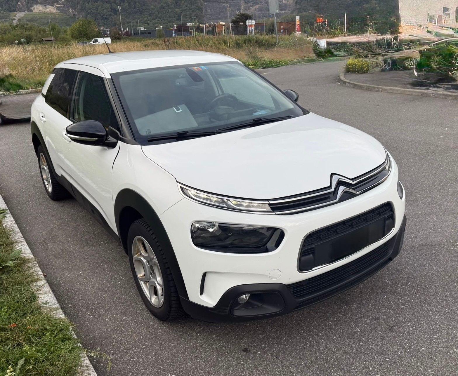 CITROEN C4 Cactus 1.2 Pure Tech Shine EAT6-image-1