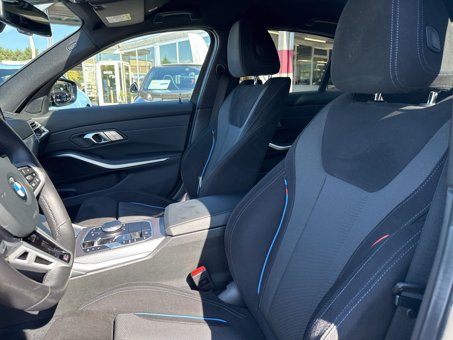 BMW 330d xDrive 48V Steptronic M Sport-image-9