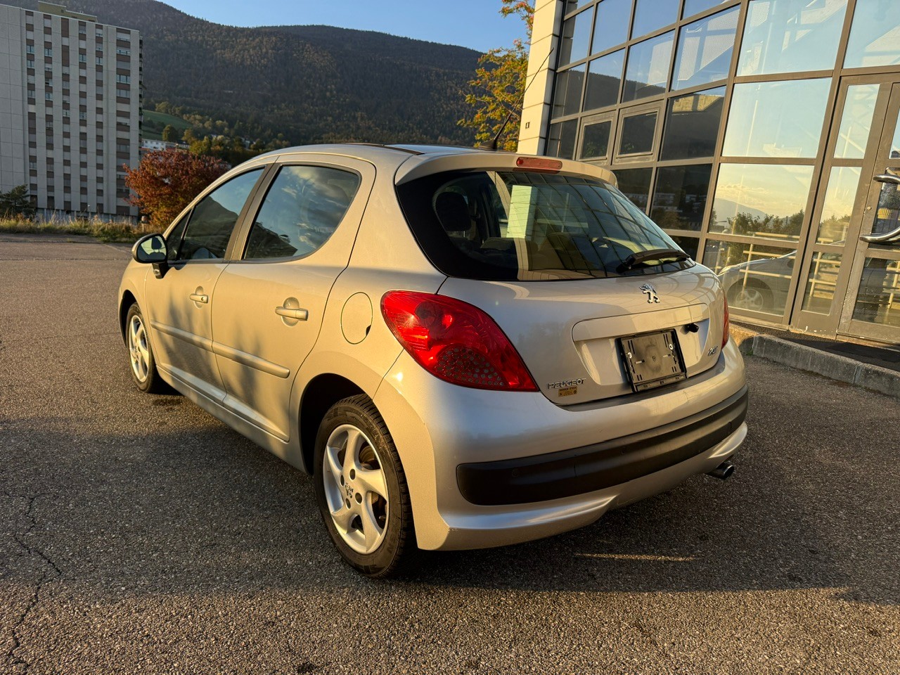 PEUGEOT 207 1.6 16V Sport Automatic-image-4