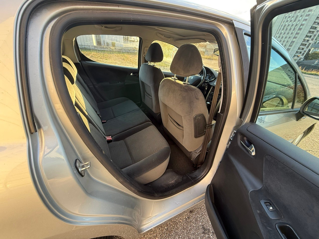 PEUGEOT 207 1.6 16V Sport Automatic-image-8