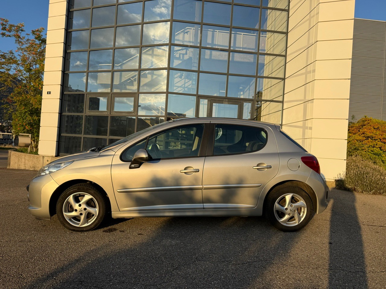 PEUGEOT 207 1.6 16V Sport Automatic-image-3