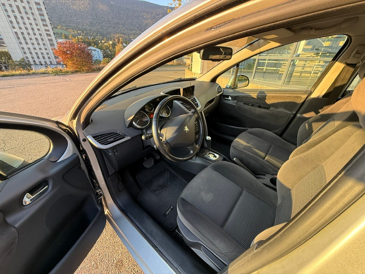 PEUGEOT 207 1.6 16V Sport Automatic-image-12