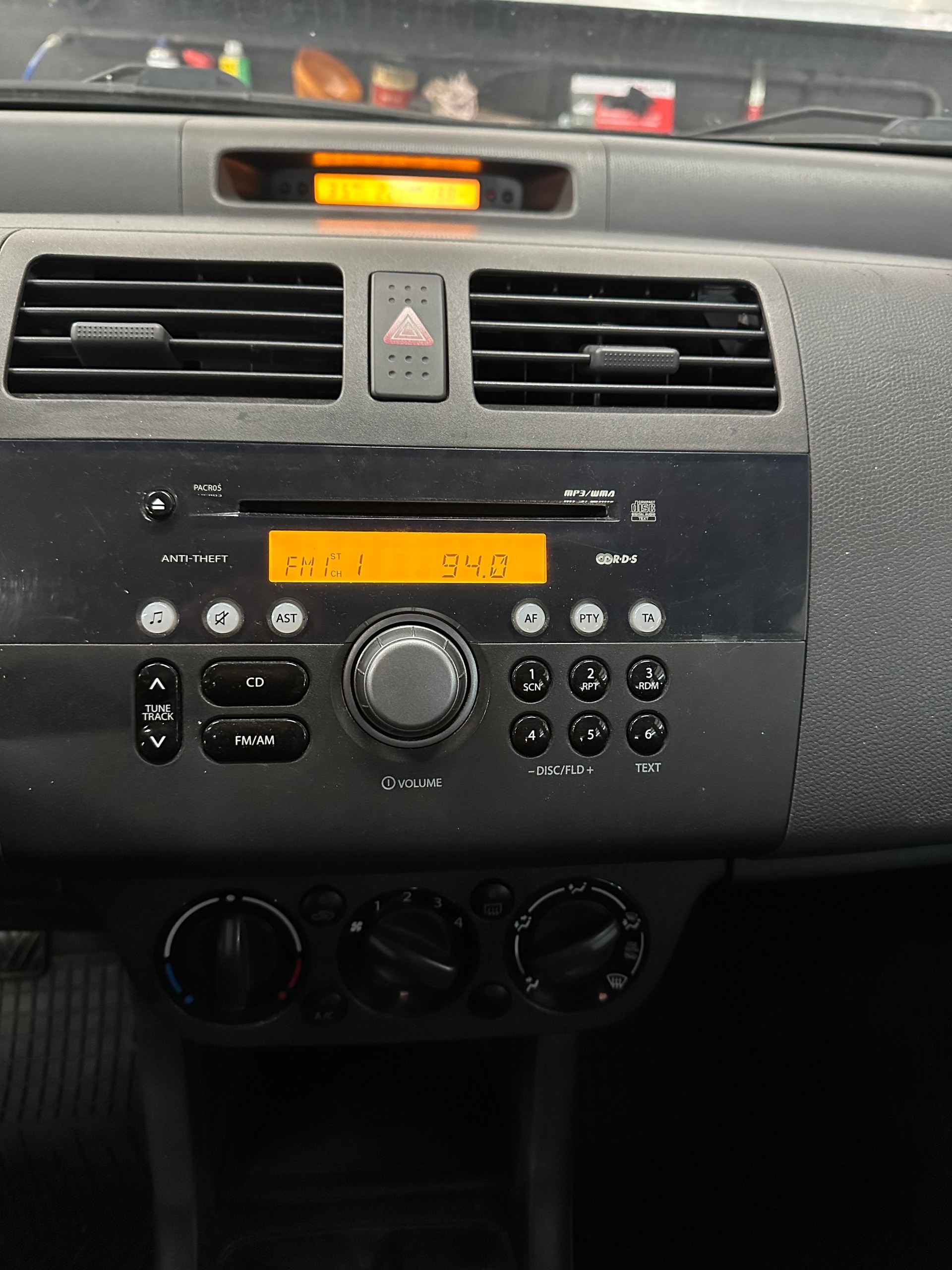 SUZUKI Swift 1.3i 16V GL Top 4x4-image-8