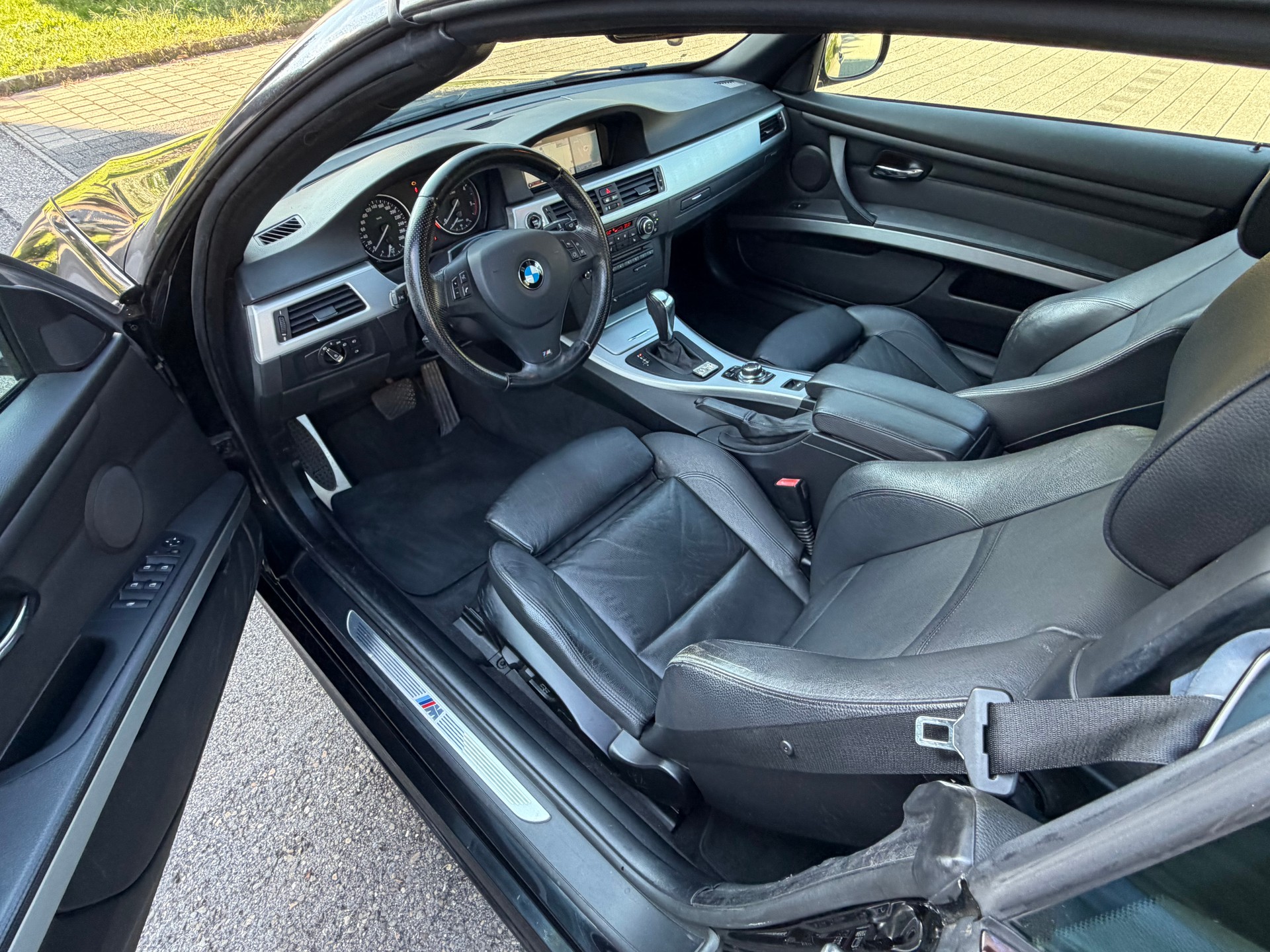 BMW 330d Cabriolet Steptronic M-Paket-image-6
