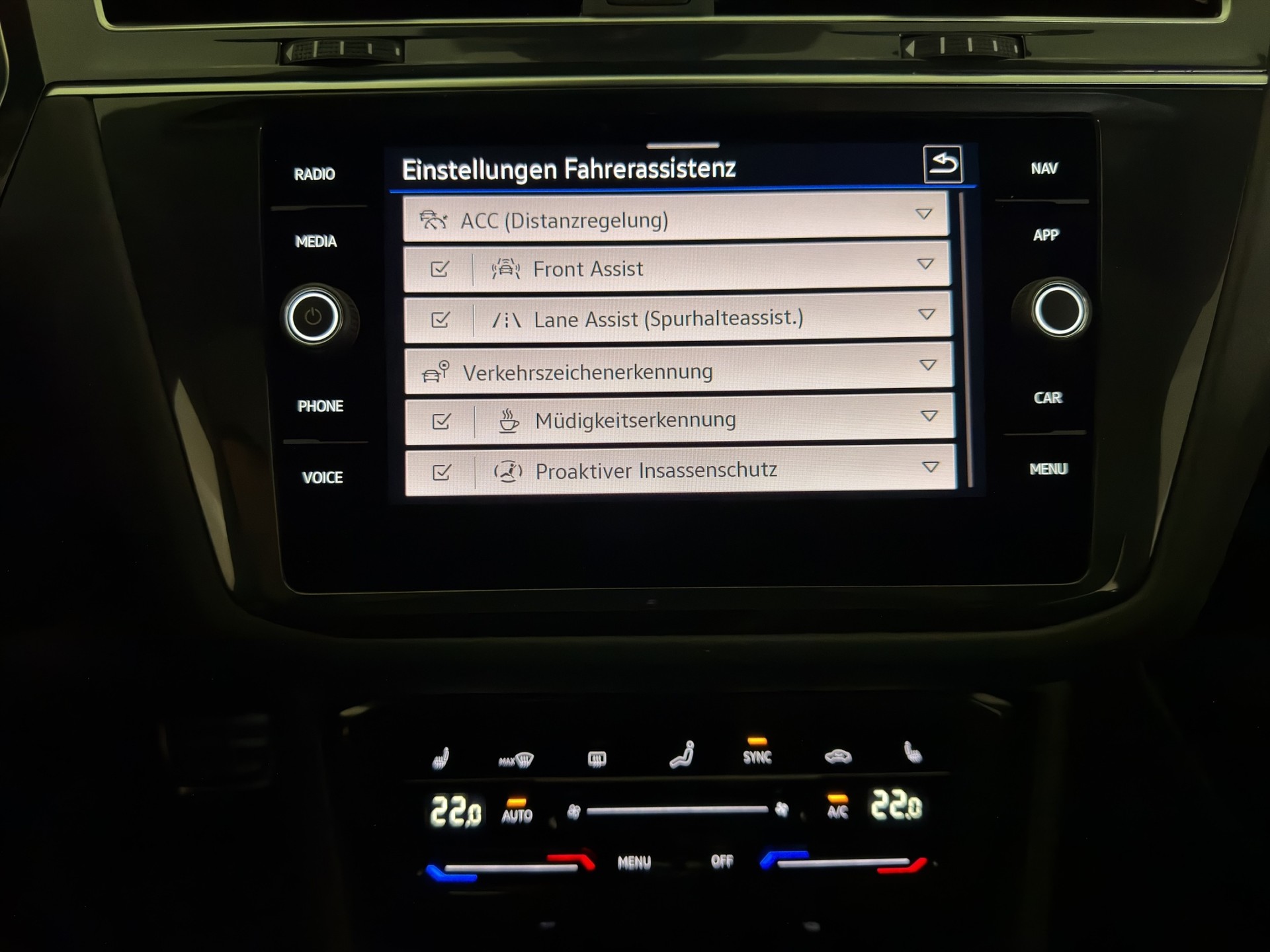VW Tiguan 2.0TSI R-Line 4Motion DSG-image-18