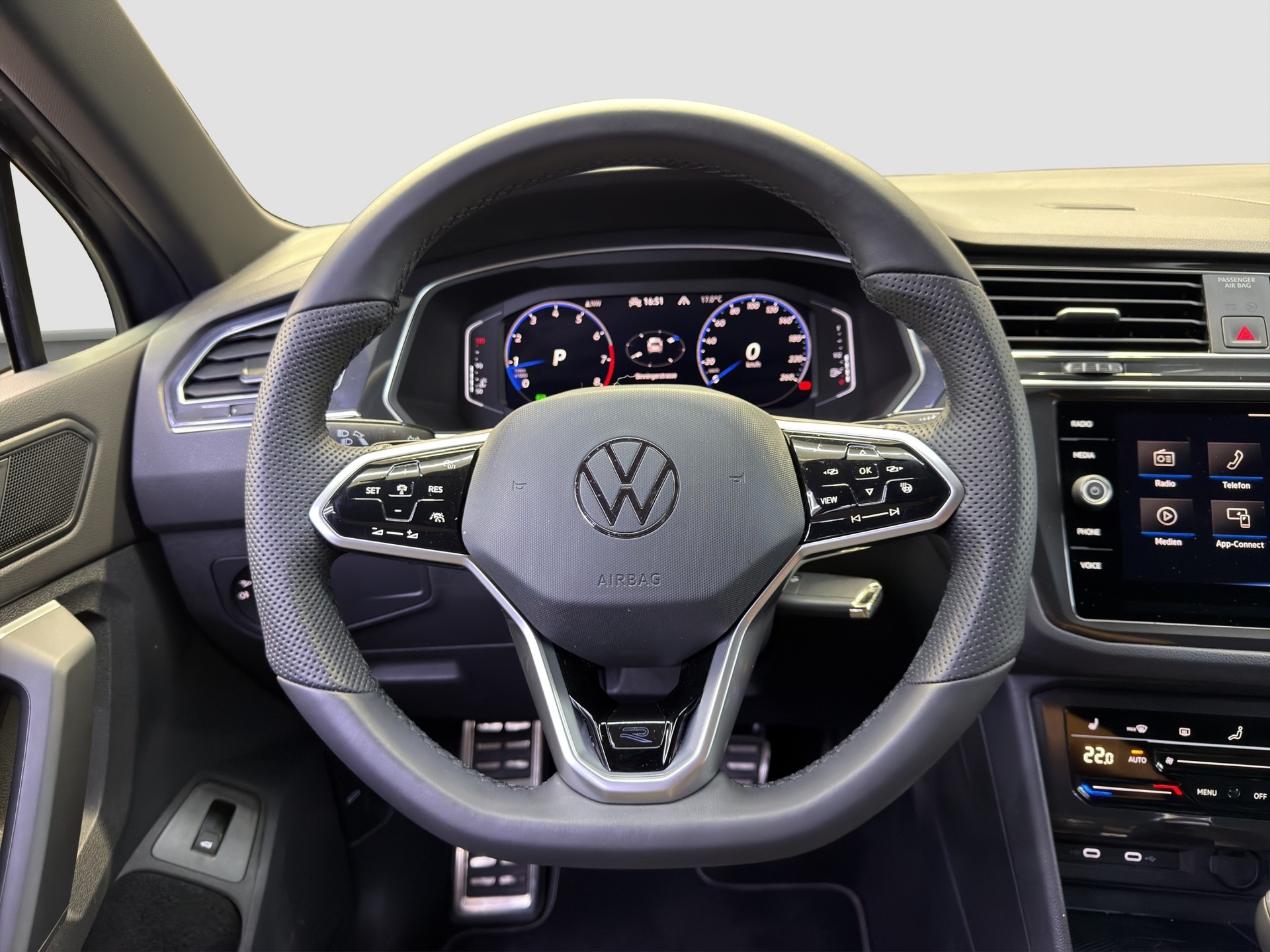 VW Tiguan 2.0TSI R-Line 4Motion DSG-image-12