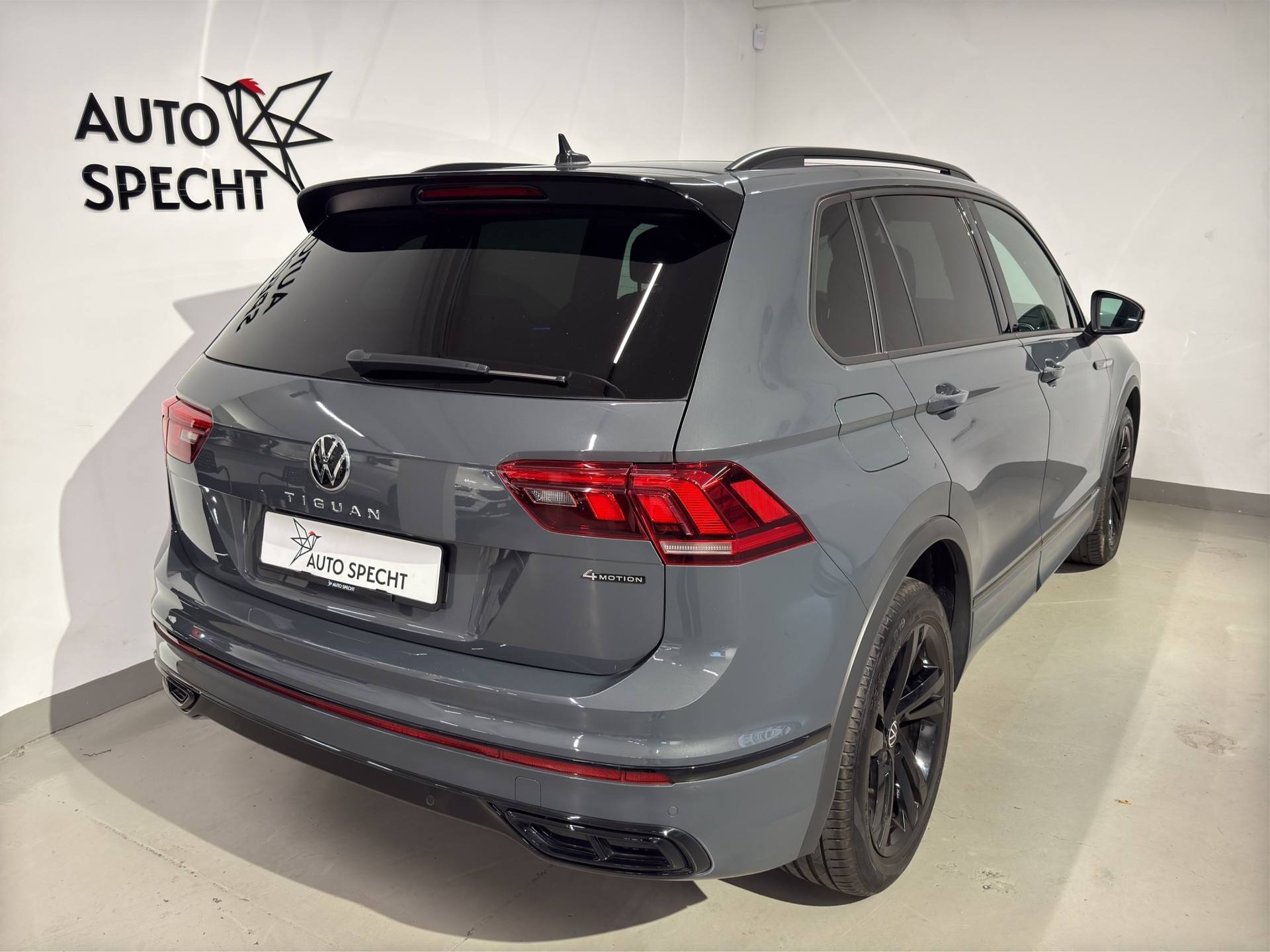 VW Tiguan 2.0TSI R-Line 4Motion DSG-image-4
