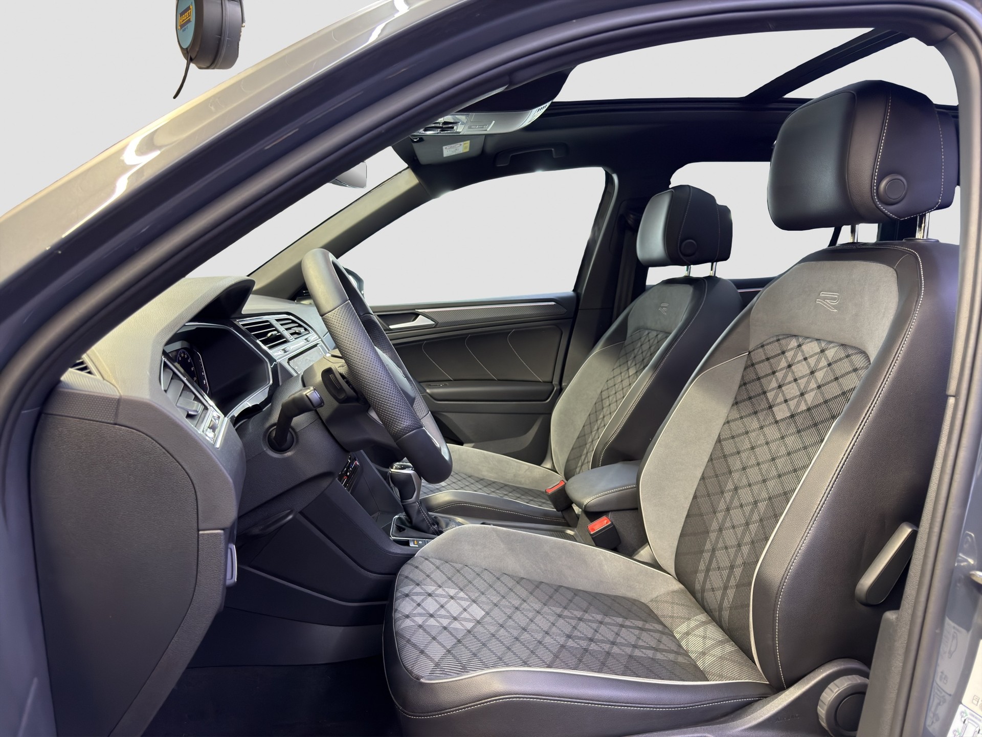 VW Tiguan 2.0TSI R-Line 4Motion DSG-image-8