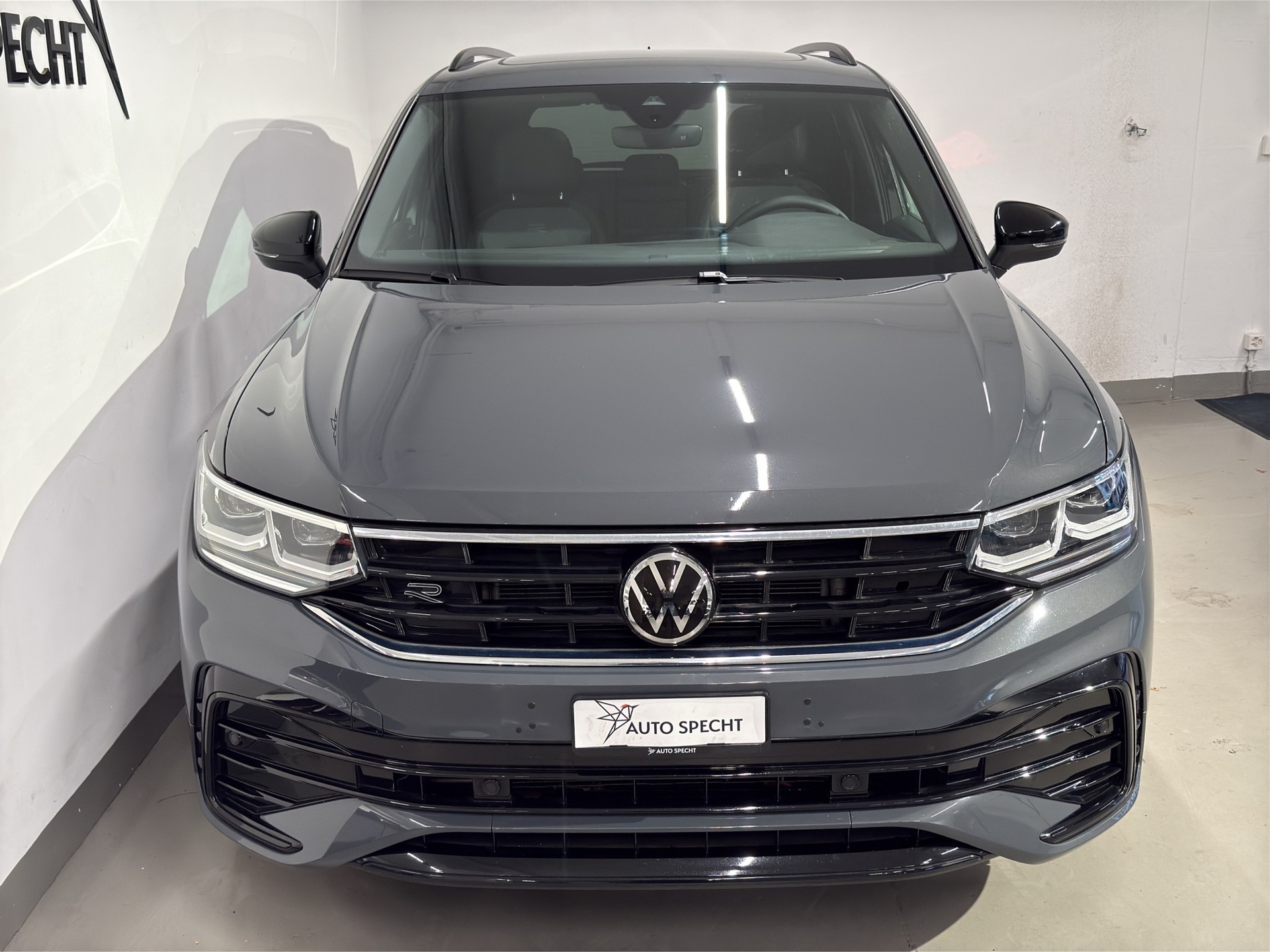VW Tiguan 2.0TSI R-Line 4Motion DSG-image-2