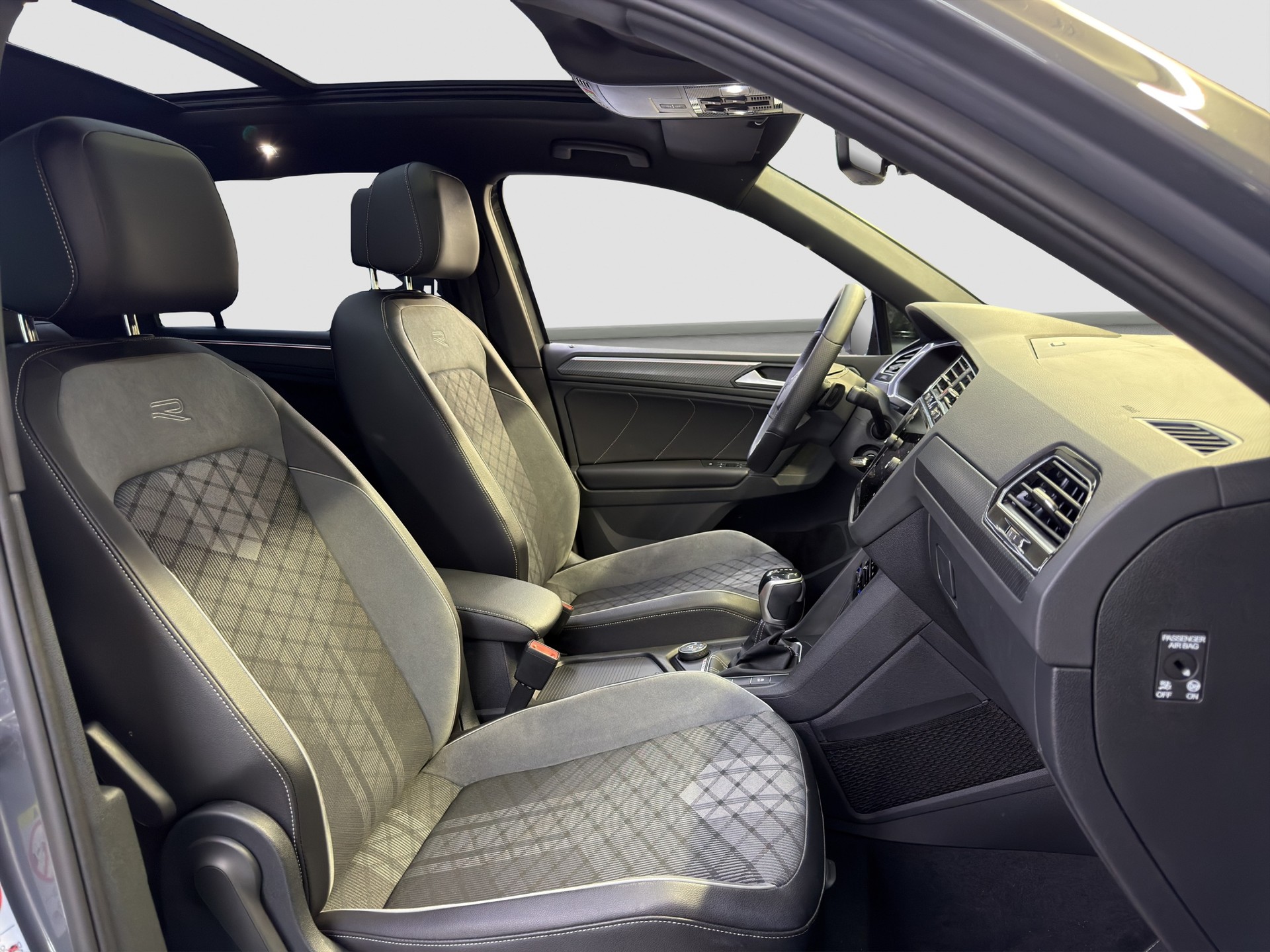 VW Tiguan 2.0TSI R-Line 4Motion DSG-image-25