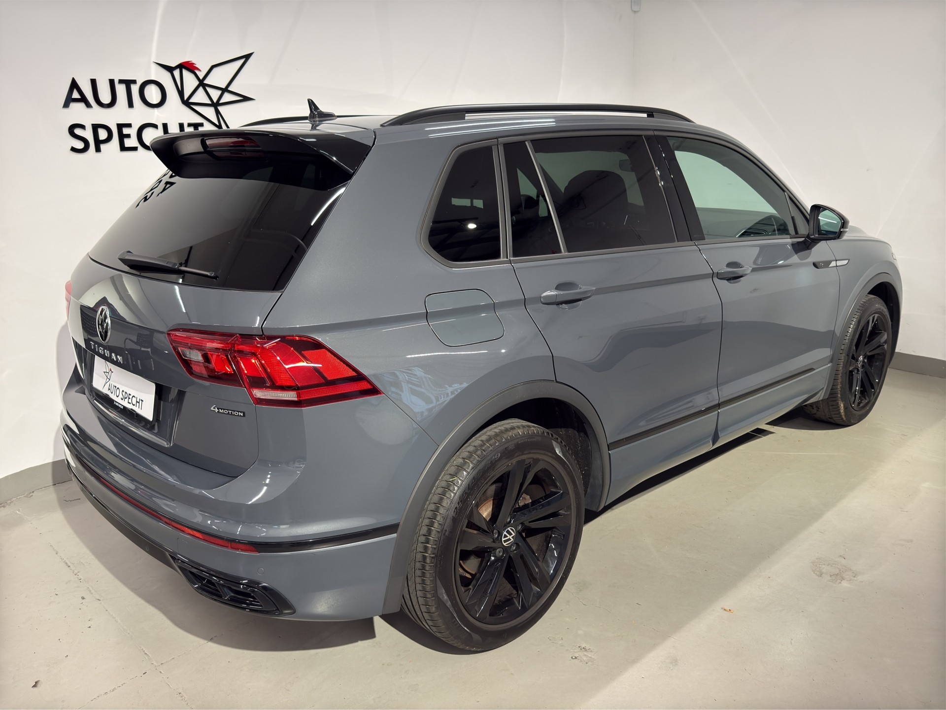 VW Tiguan 2.0TSI R-Line 4Motion DSG-image-3