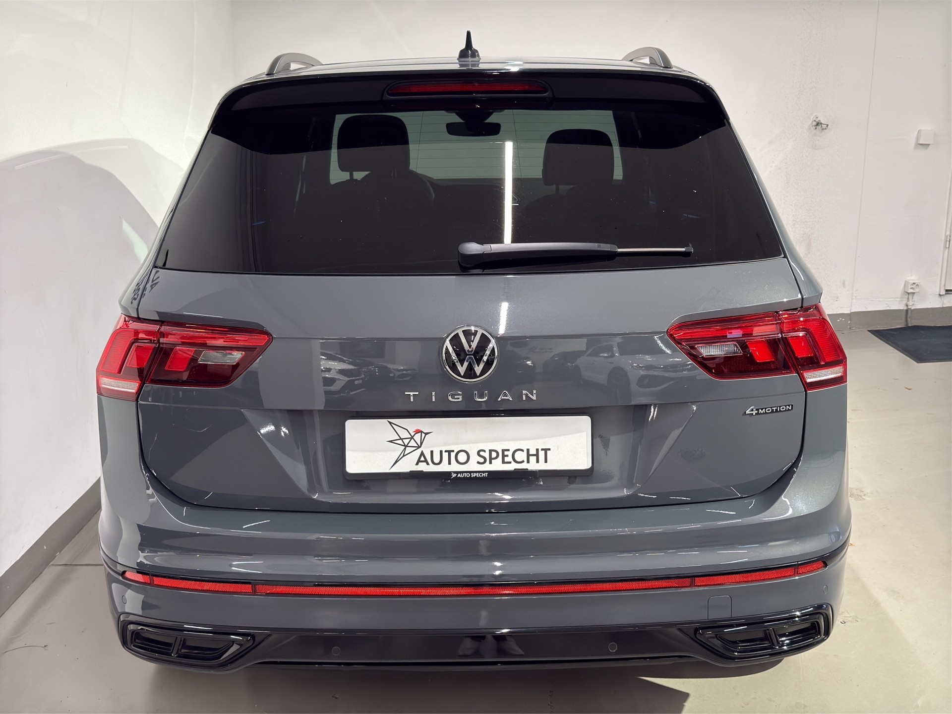 VW Tiguan 2.0TSI R-Line 4Motion DSG-image-5