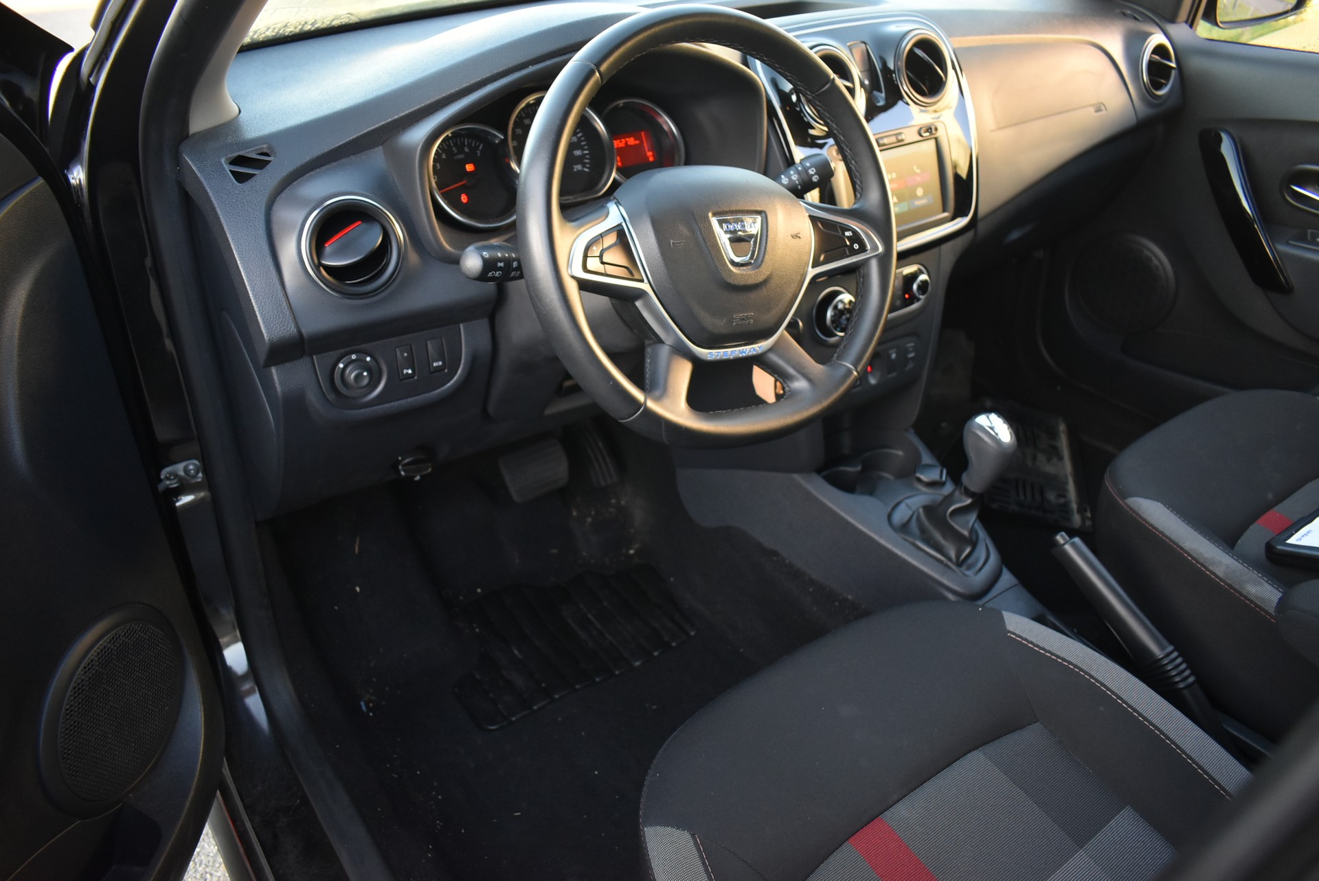 DACIA Sandero Tce 90 Stepway Automatic-image-3