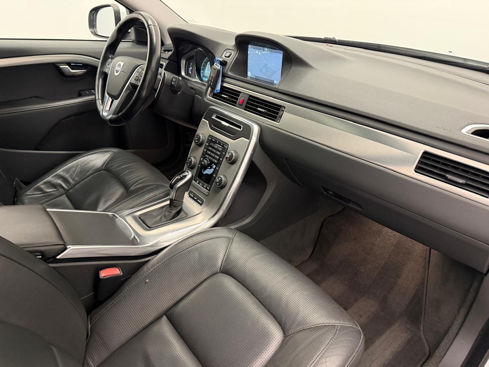 VOLVO V70 2.4 D5 Summum AWD-image-10