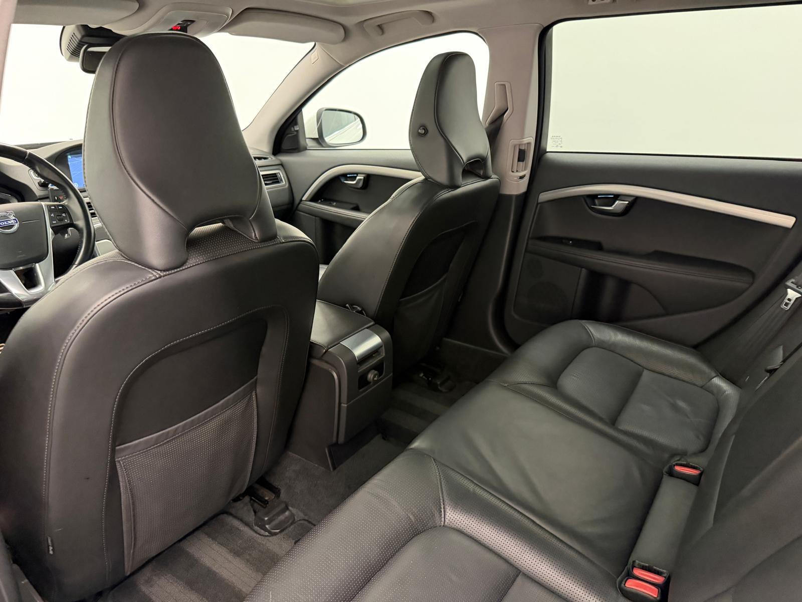 VOLVO V70 2.4 D5 Summum AWD-image-11