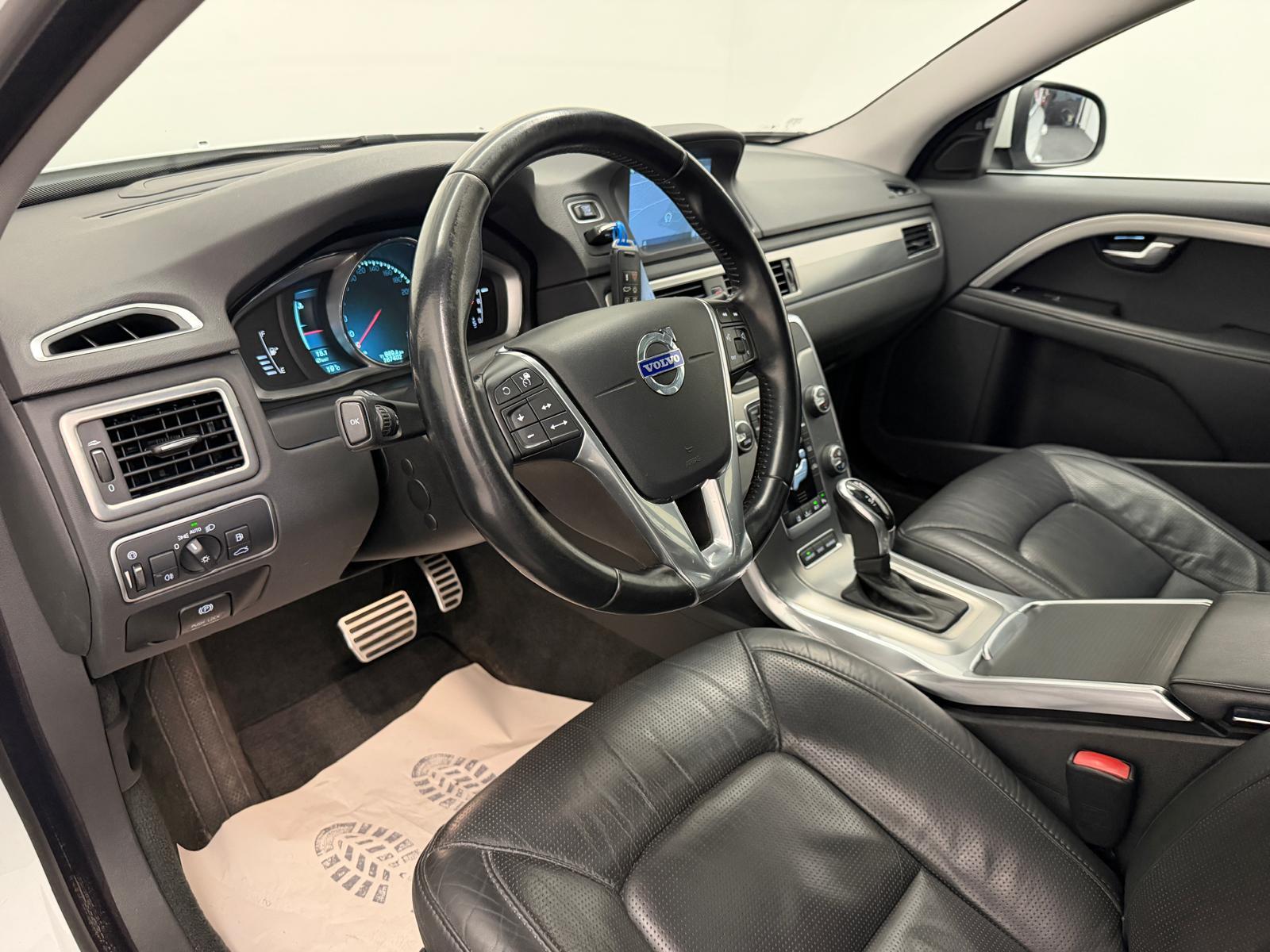 VOLVO V70 2.4 D5 Summum AWD-image-9