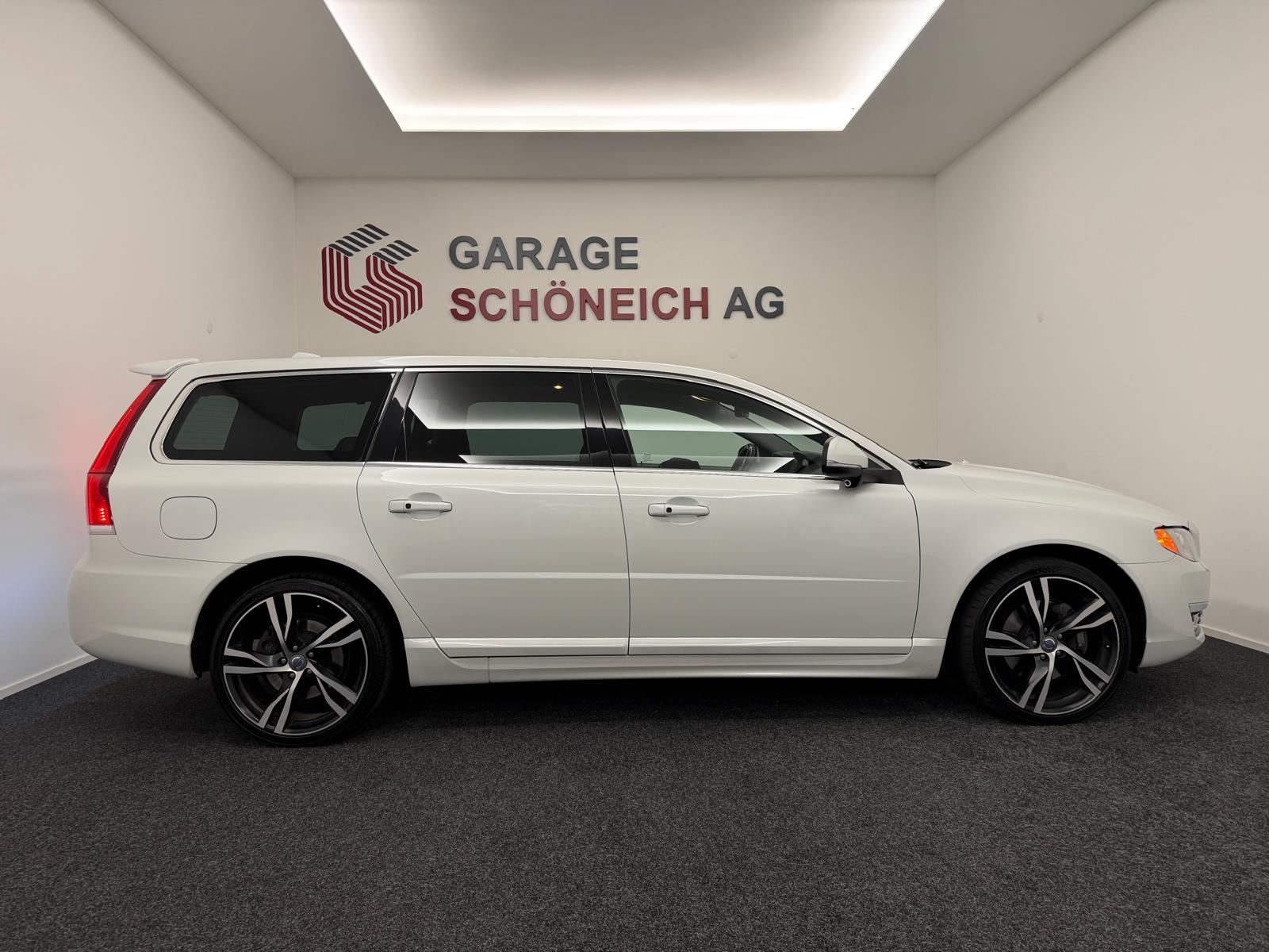 VOLVO V70 2.4 D5 Summum AWD-image-3