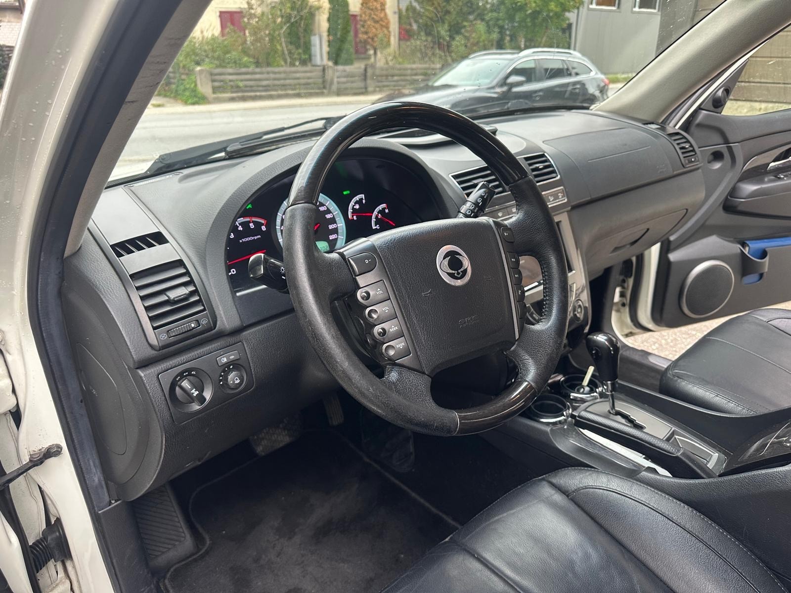 KGM-SsangYong Rexton RX200 e-XDi Sapphire 4WD Automatic-image-9