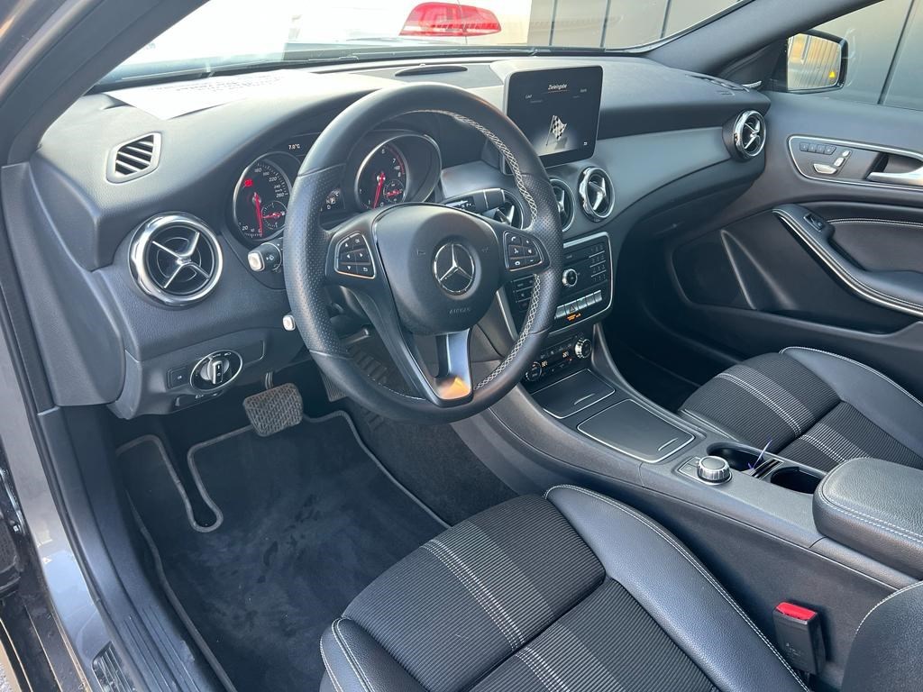 MERCEDES-BENZ GLA 200 Night Star 7G-DCT-image-9