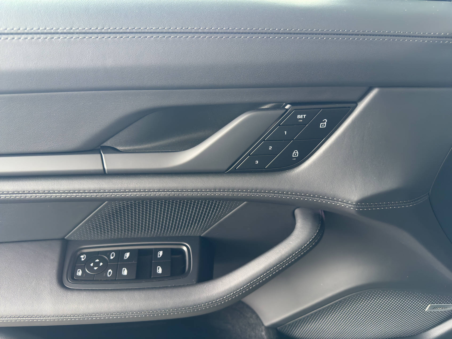 PORSCHE Taycan 4 Cross Turismo-image-10