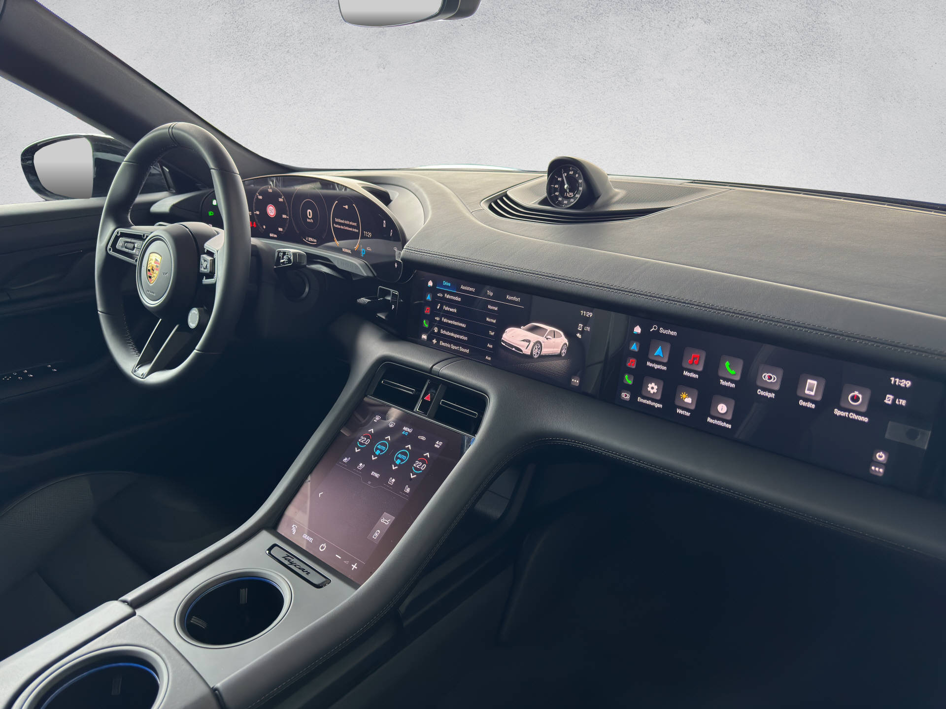 PORSCHE Taycan 4 Cross Turismo-image-7