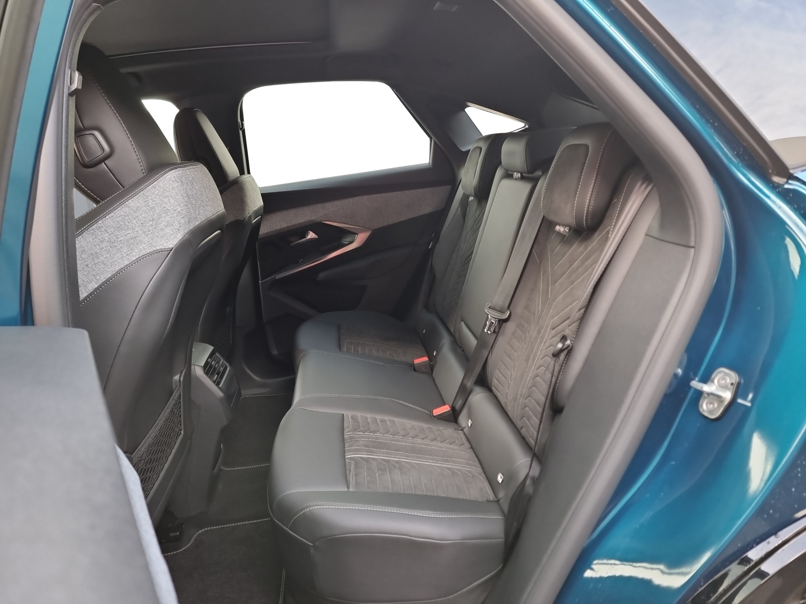PEUGEOT 3008 73kWh GT GT-image-8