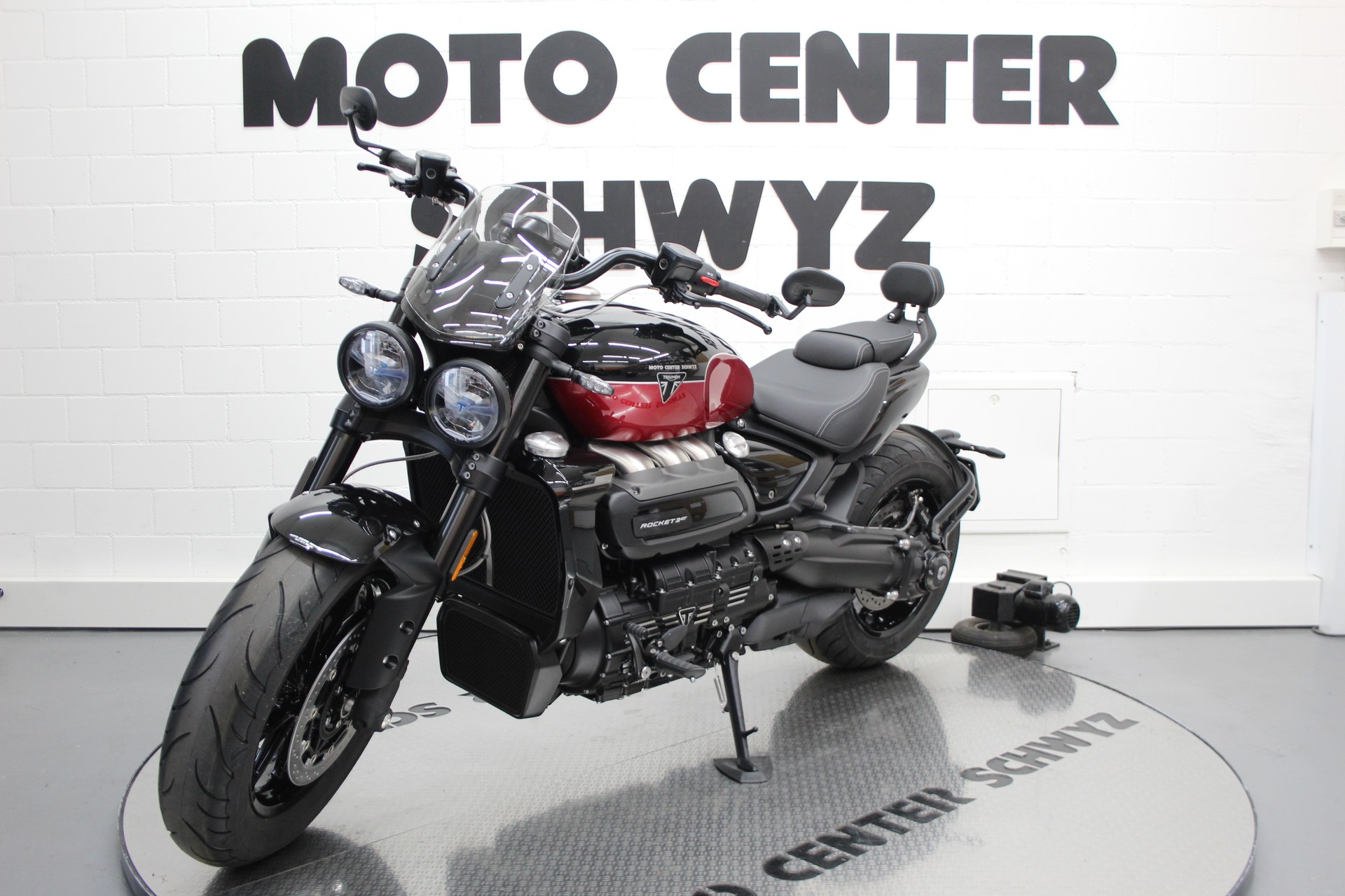 TRIUMPH Rocket 3 Storm GT-showroom-element-3