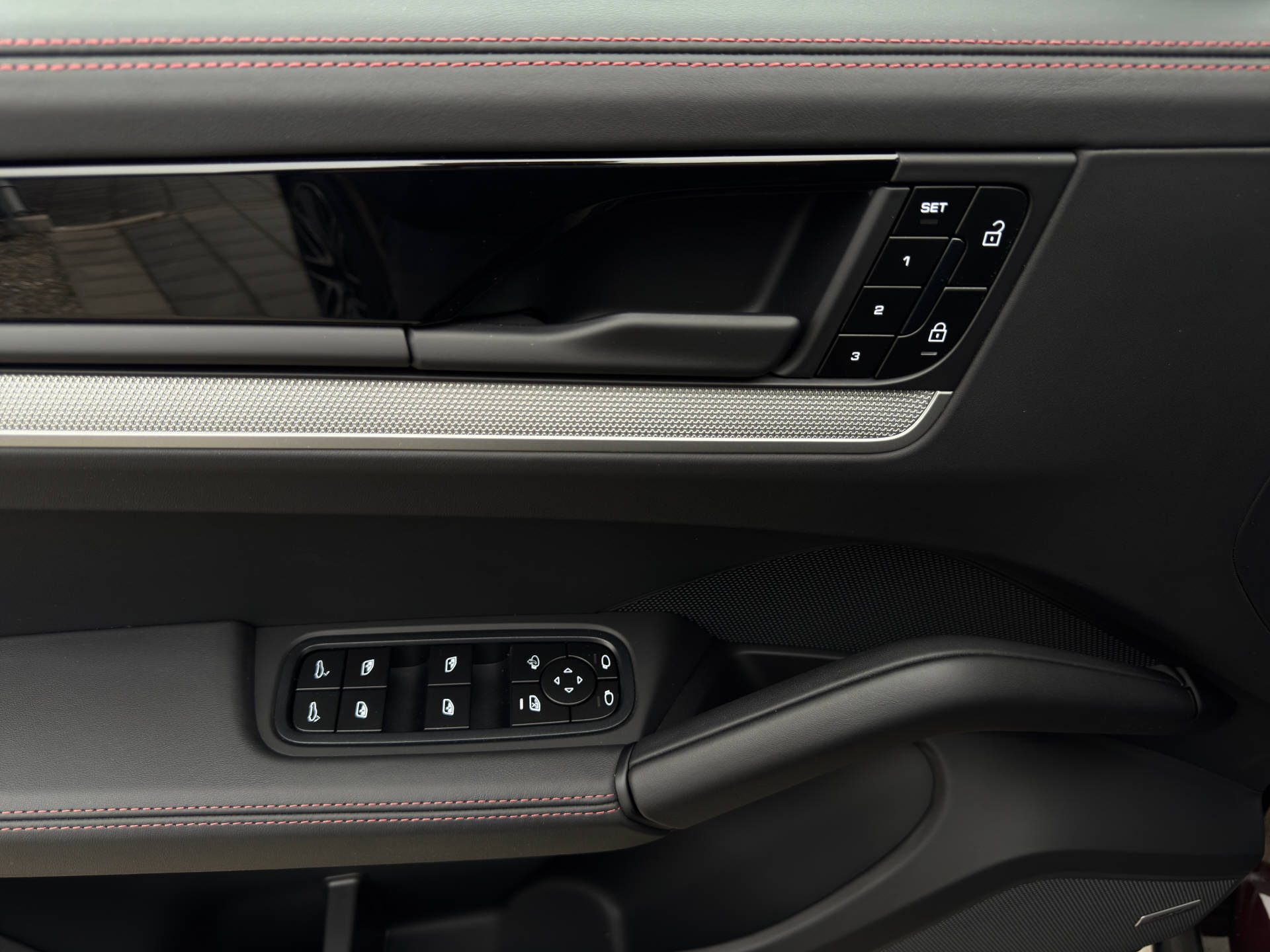 PORSCHE Cayenne S Coupé-image-11