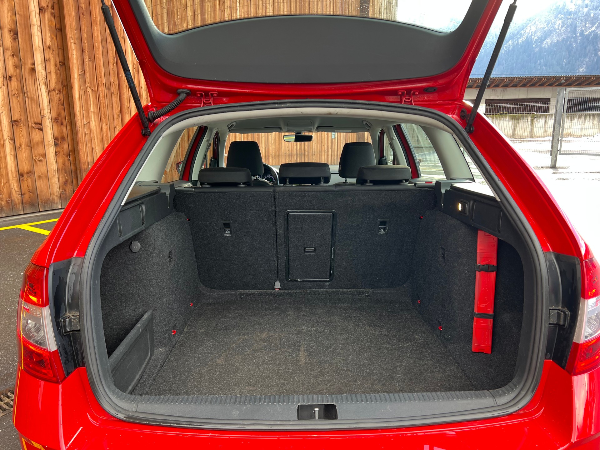 SKODA Octavia Combi 1.6 TDI Ambition DSG-image-11