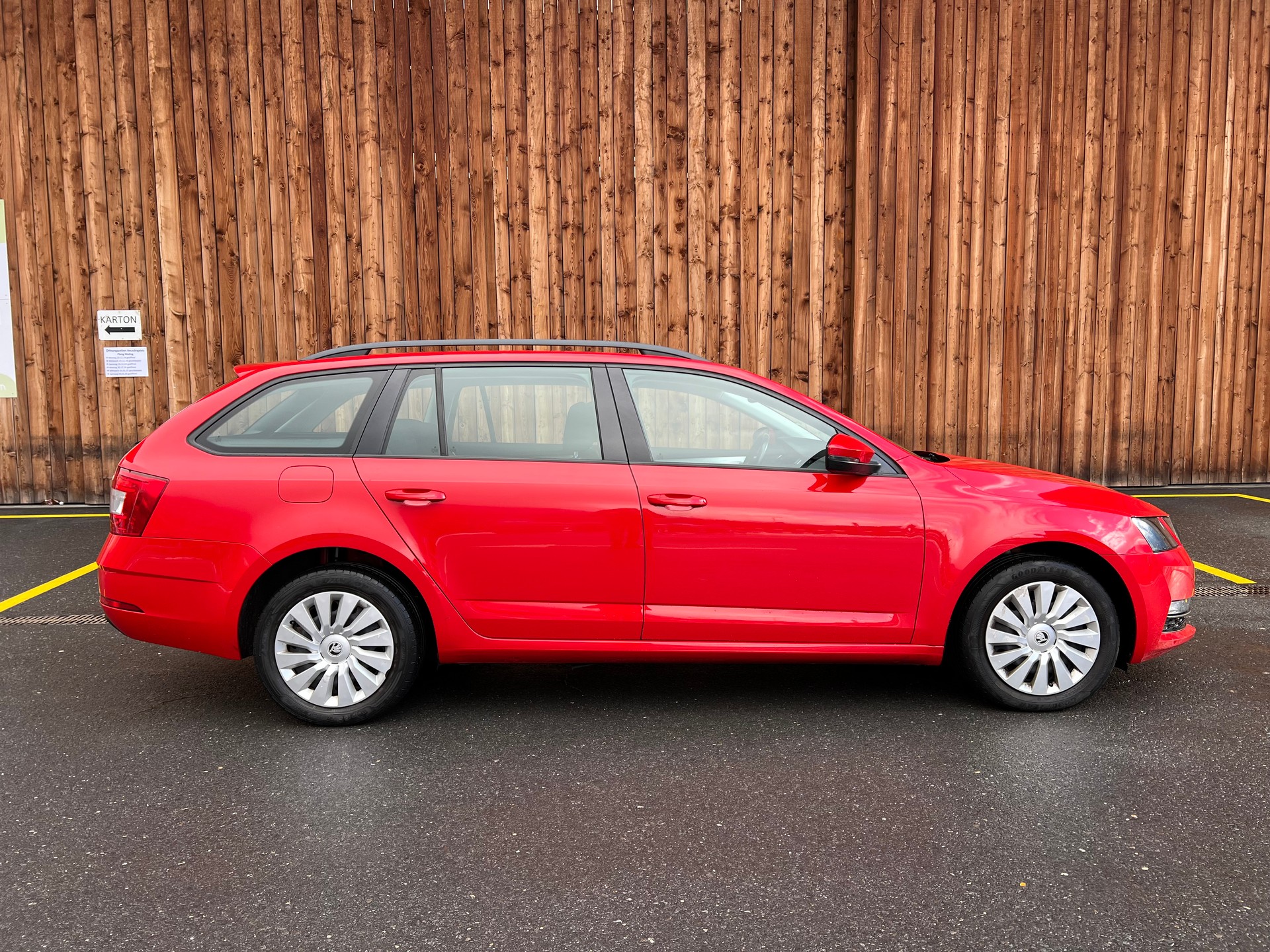 SKODA Octavia Combi 1.6 TDI Ambition DSG-image-2
