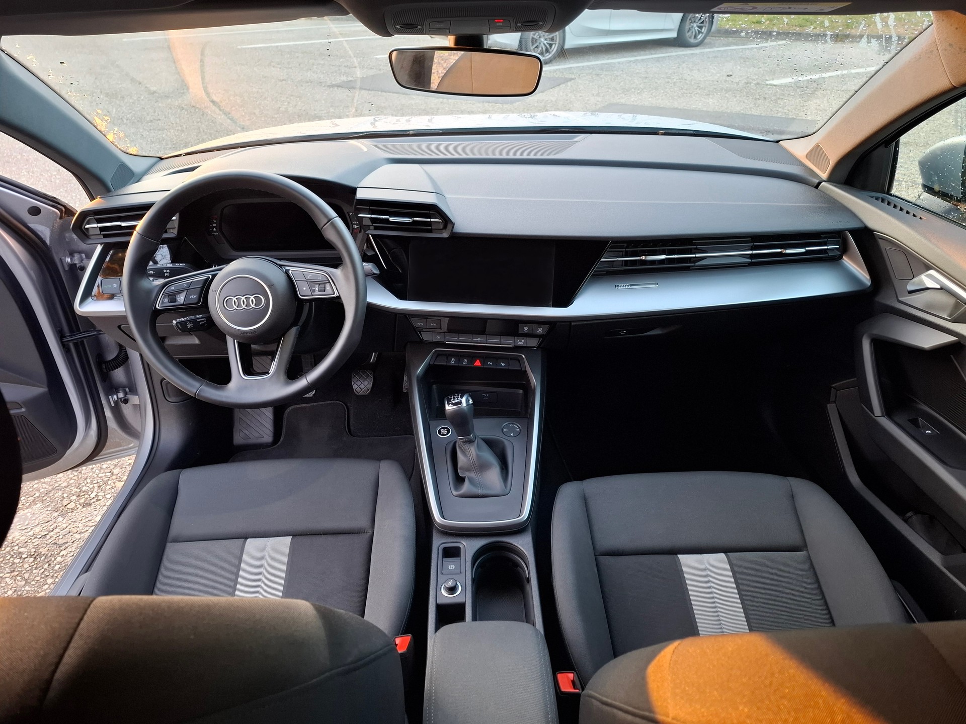 AUDI A3 Sportback 35 TFSI Attraction-image-5