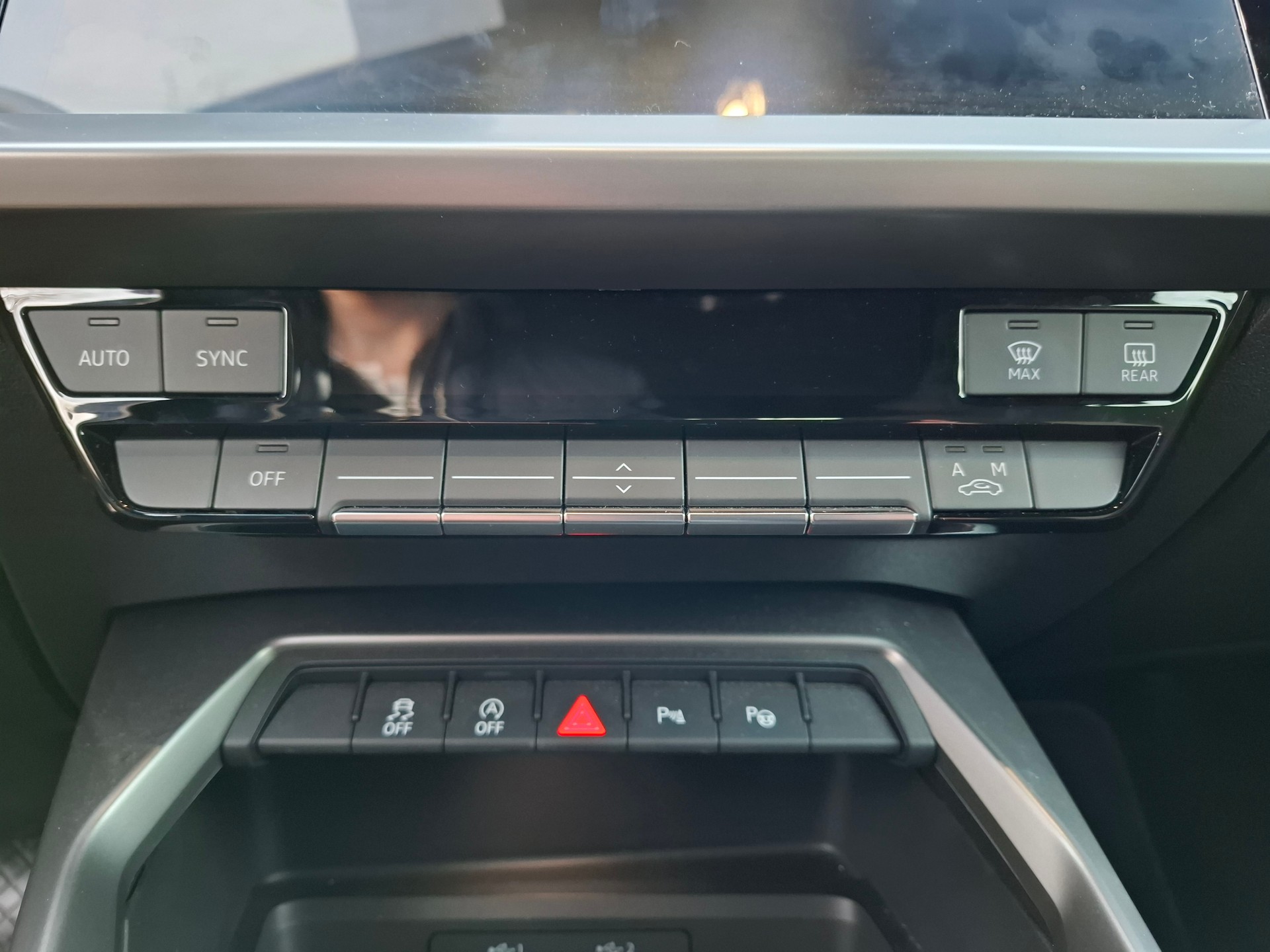 AUDI A3 Sportback 35 TFSI Attraction-image-7