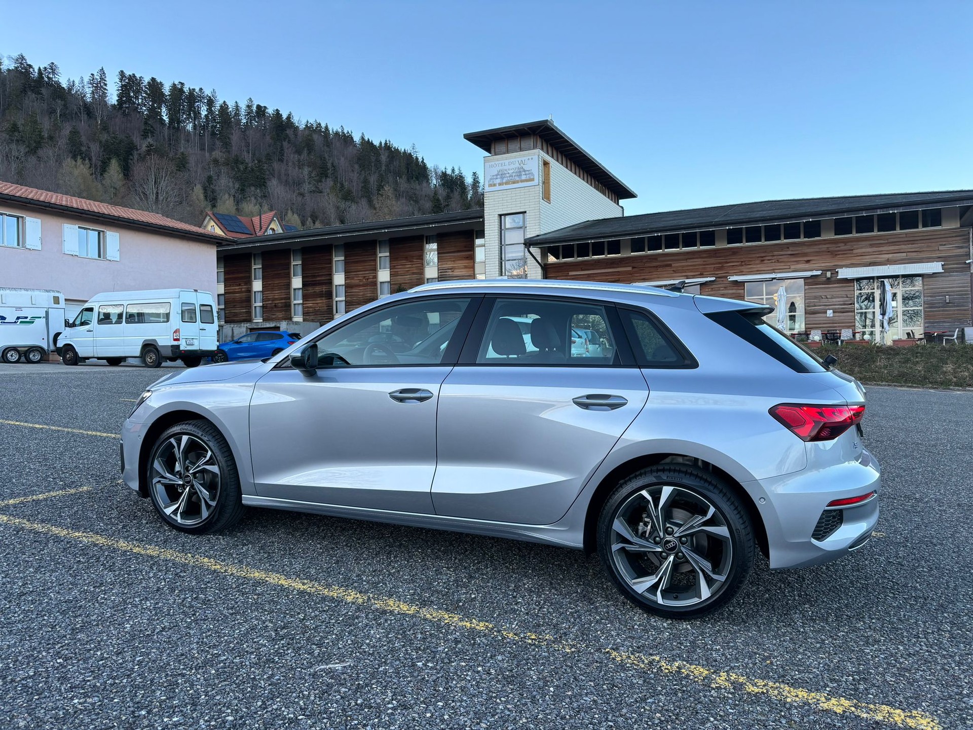 AUDI A3 Sportback 35 TFSI Attraction-image-1