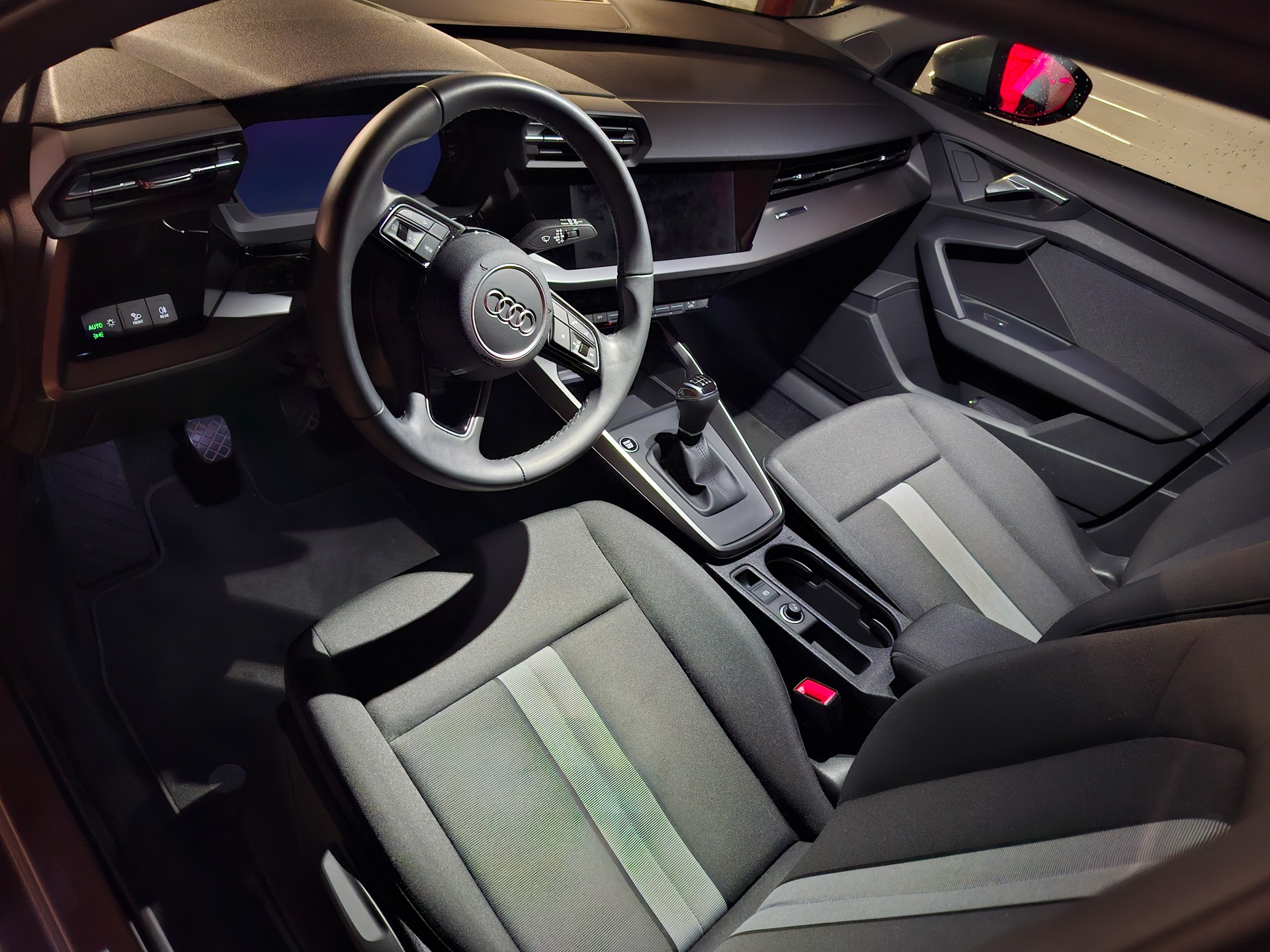 AUDI A3 Sportback 35 TFSI Attraction-image-17