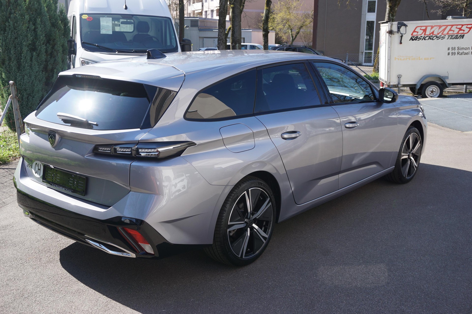 PEUGEOT 308 SW 1.2 PureTech Allure-image-1