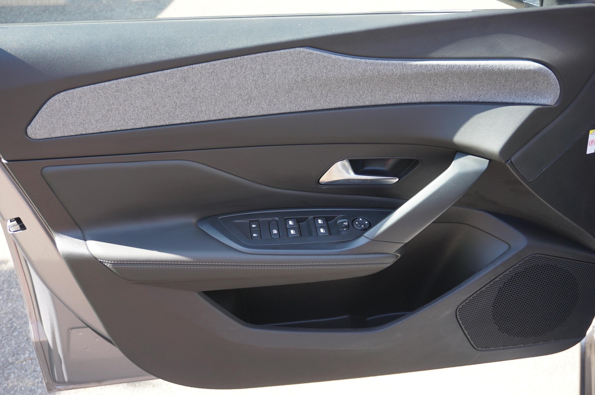 PEUGEOT 308 SW 1.2 PureTech Allure-image-7