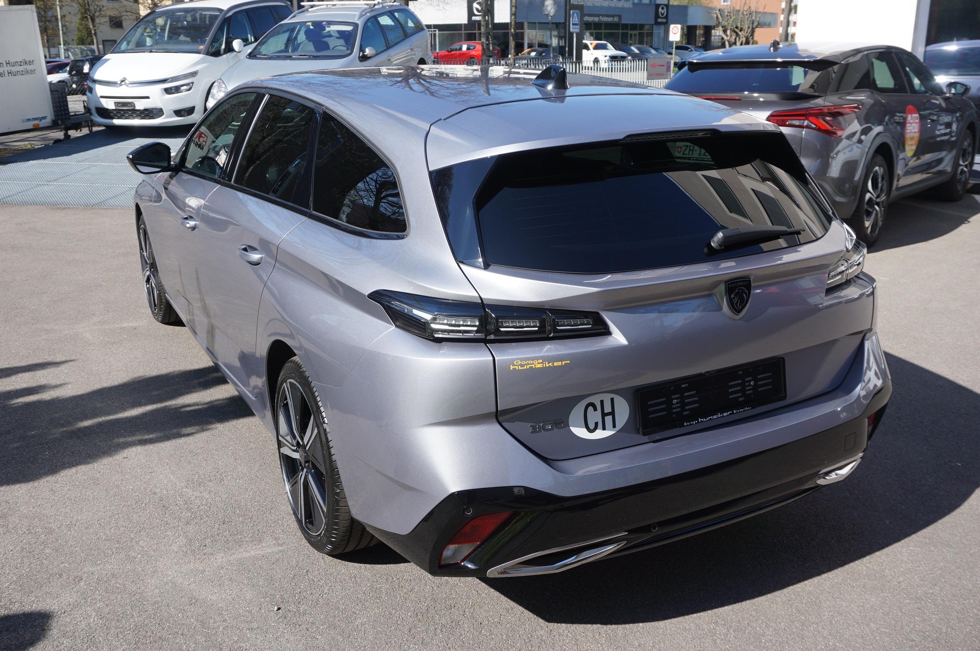 PEUGEOT 308 SW 1.2 PureTech Allure-image-2
