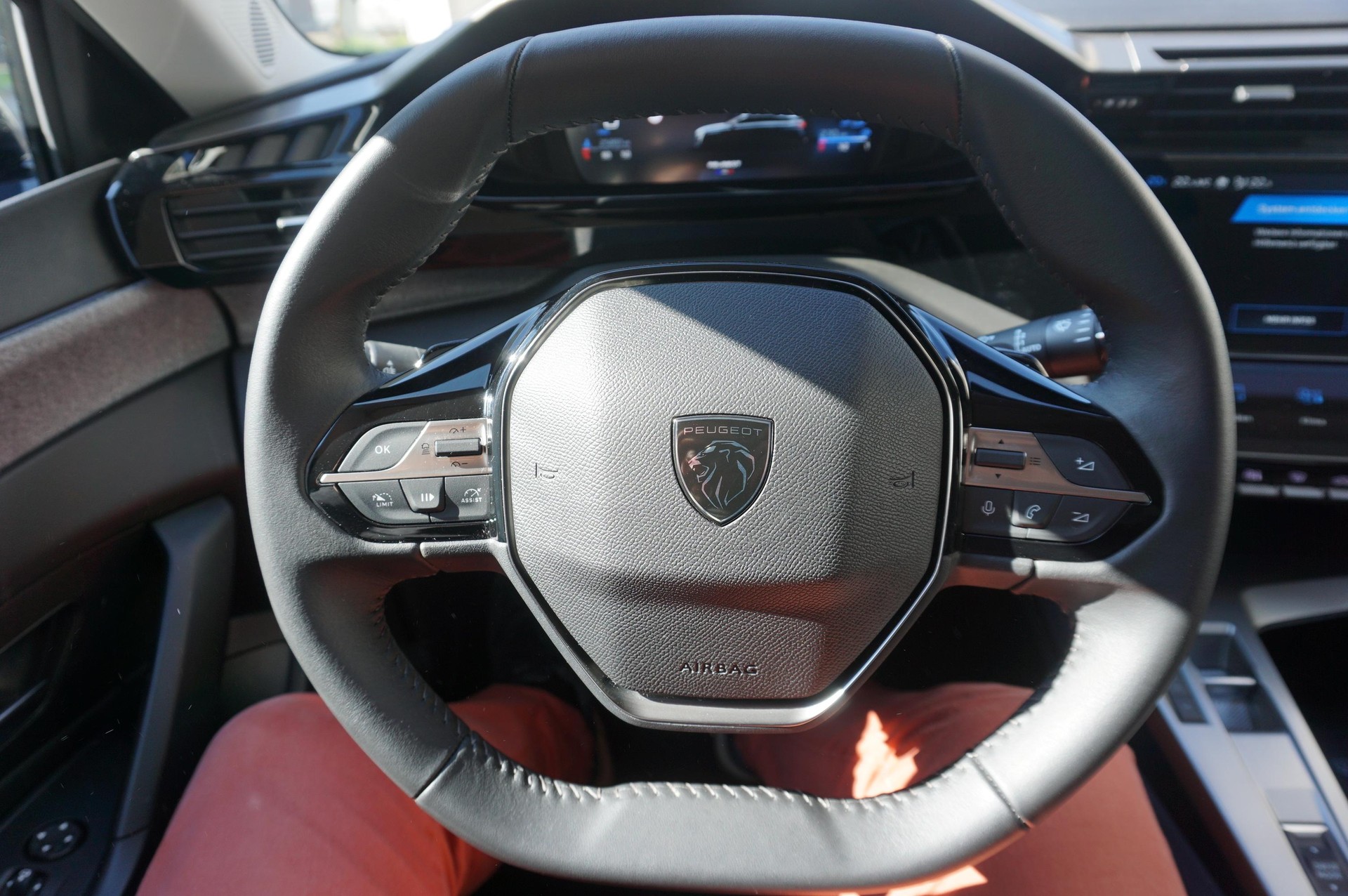 PEUGEOT 308 SW 1.2 PureTech Allure-image-8