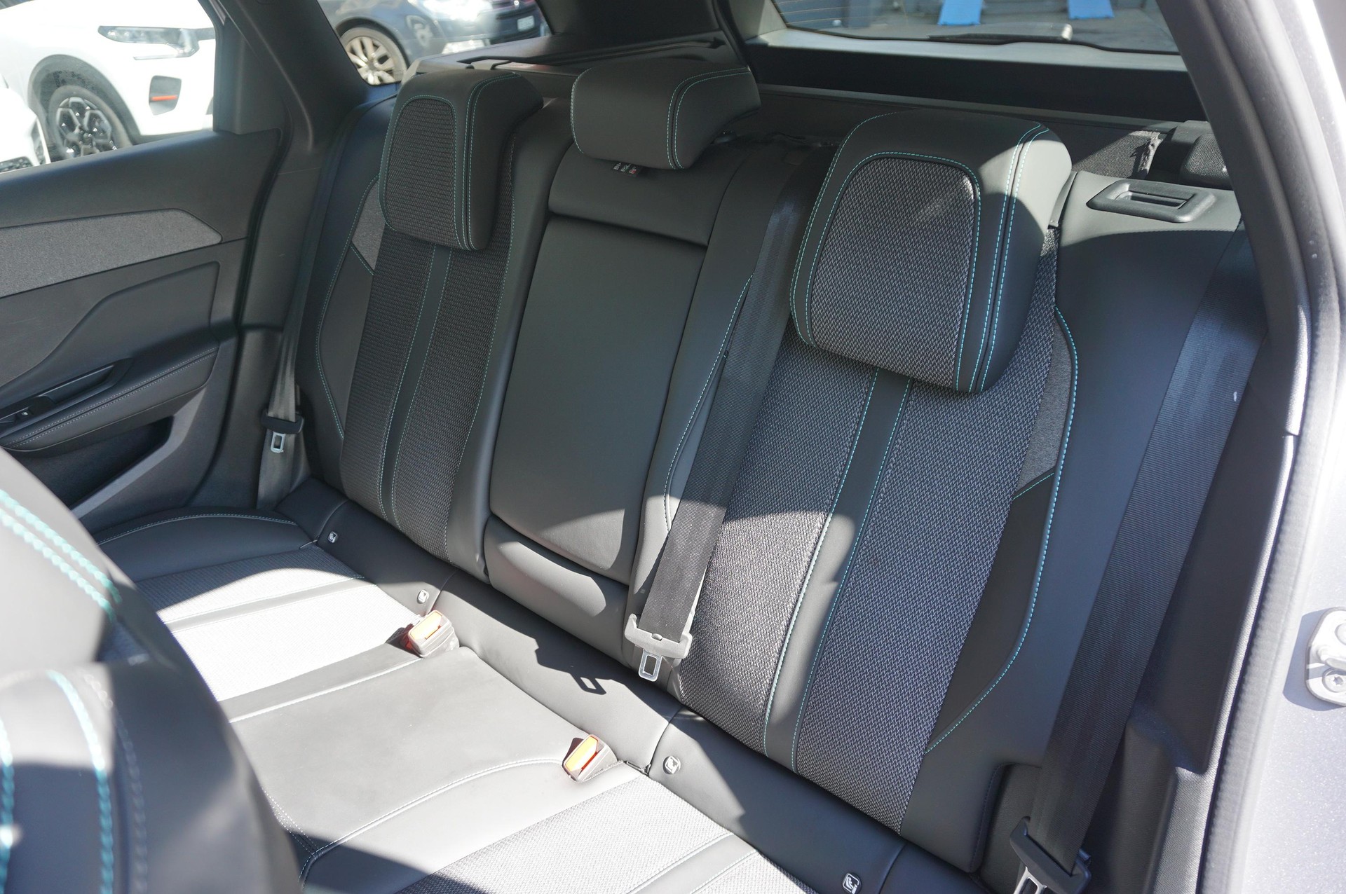 PEUGEOT 308 SW 1.2 PureTech Allure-image-5