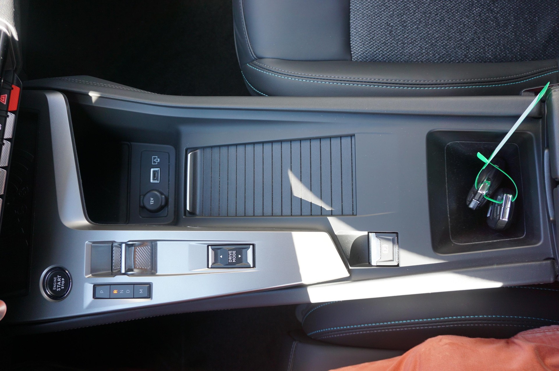 PEUGEOT 308 SW 1.2 PureTech Allure-image-14