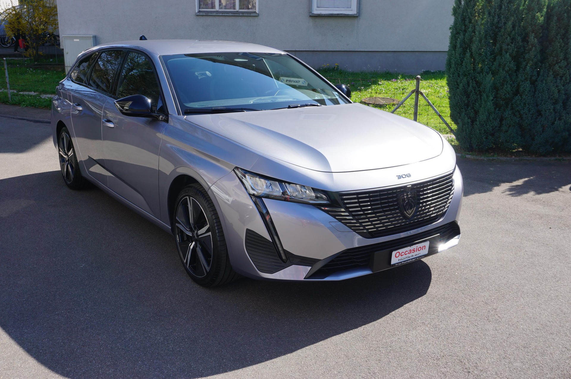 PEUGEOT 308 SW 1.2 PureTech Allure-image-0