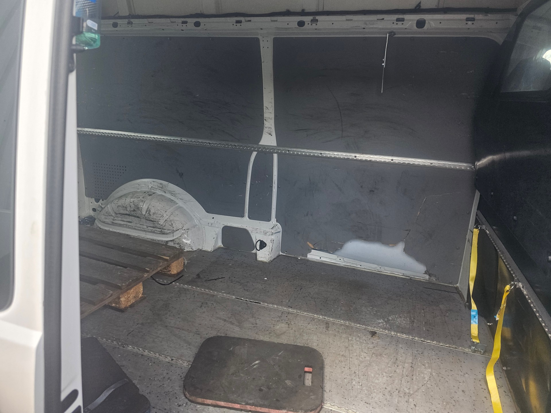 VW T5 2.0 TDI-image-9