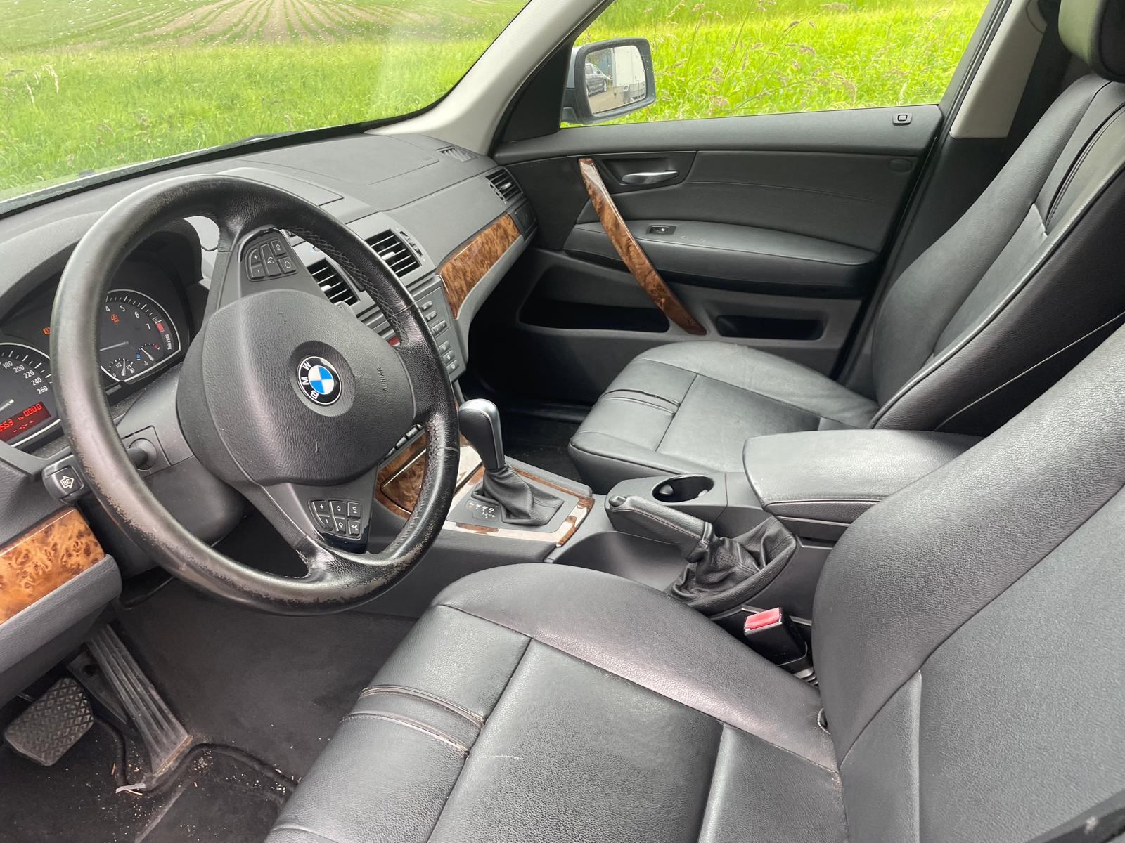 BMW X3 xDrive 25i (2.5si)-image-3