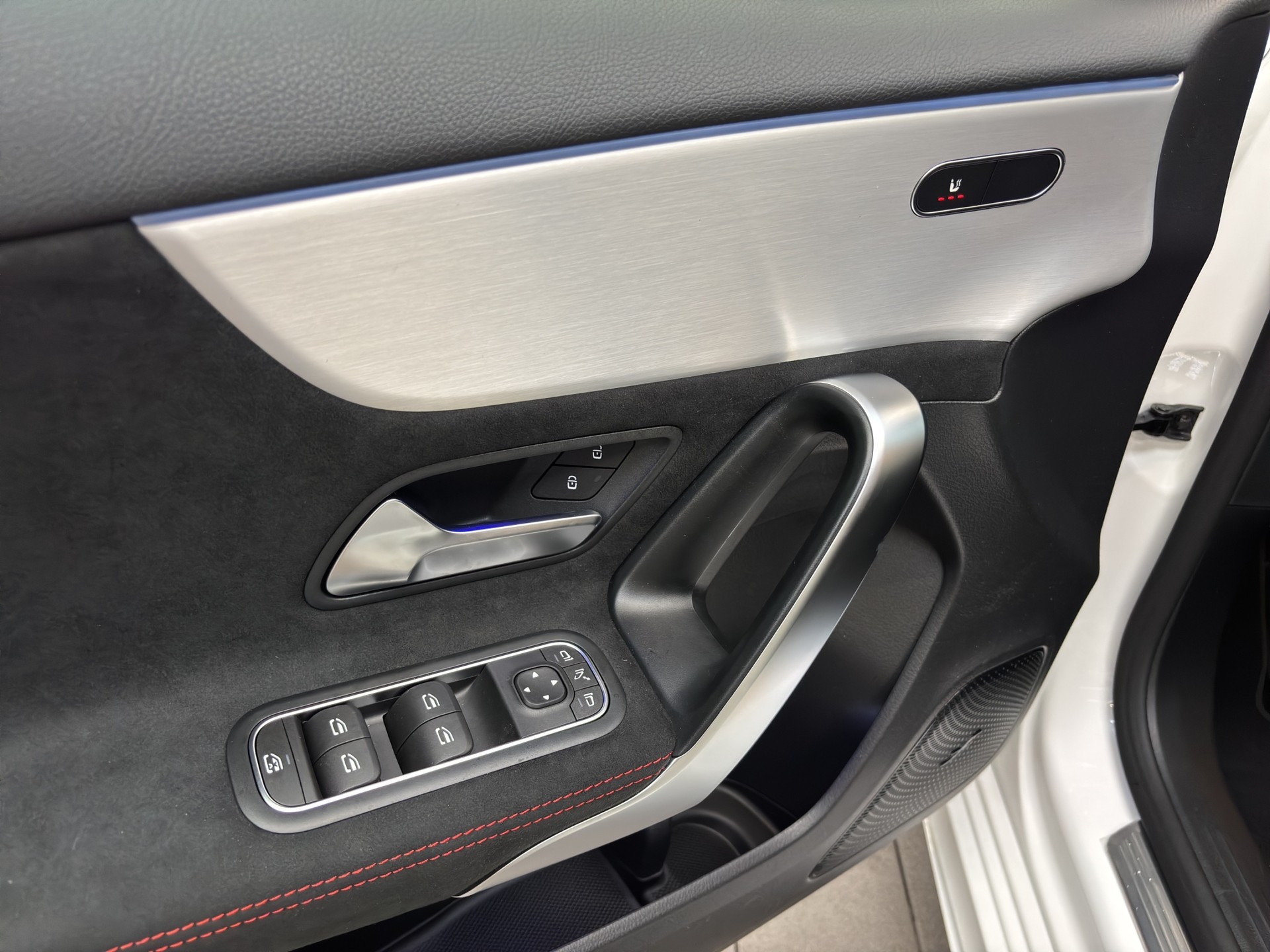 MERCEDES-BENZ A 200 Night Star 7G-DCT-image-11