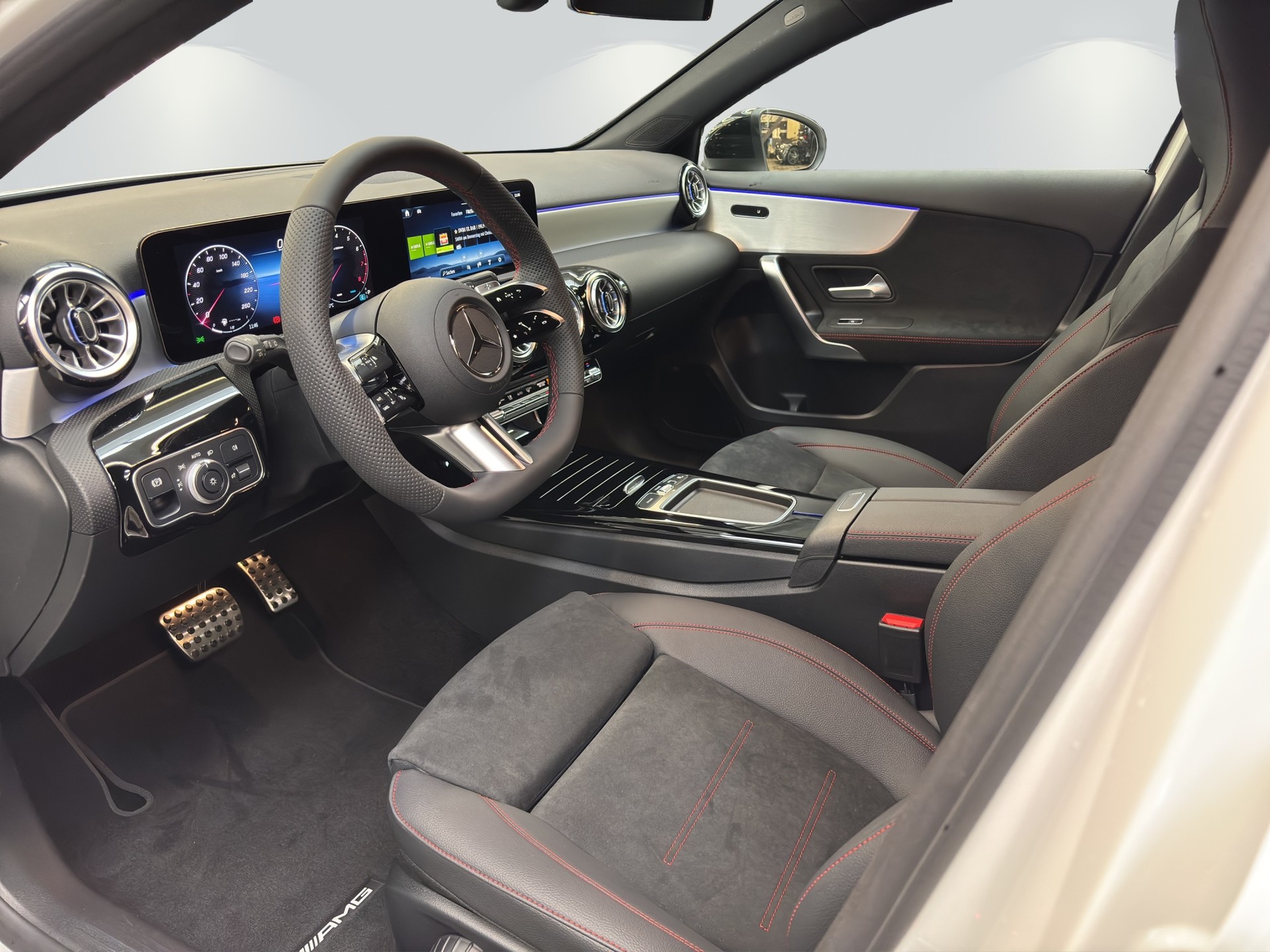MERCEDES-BENZ A 200 Night Star 7G-DCT-image-7