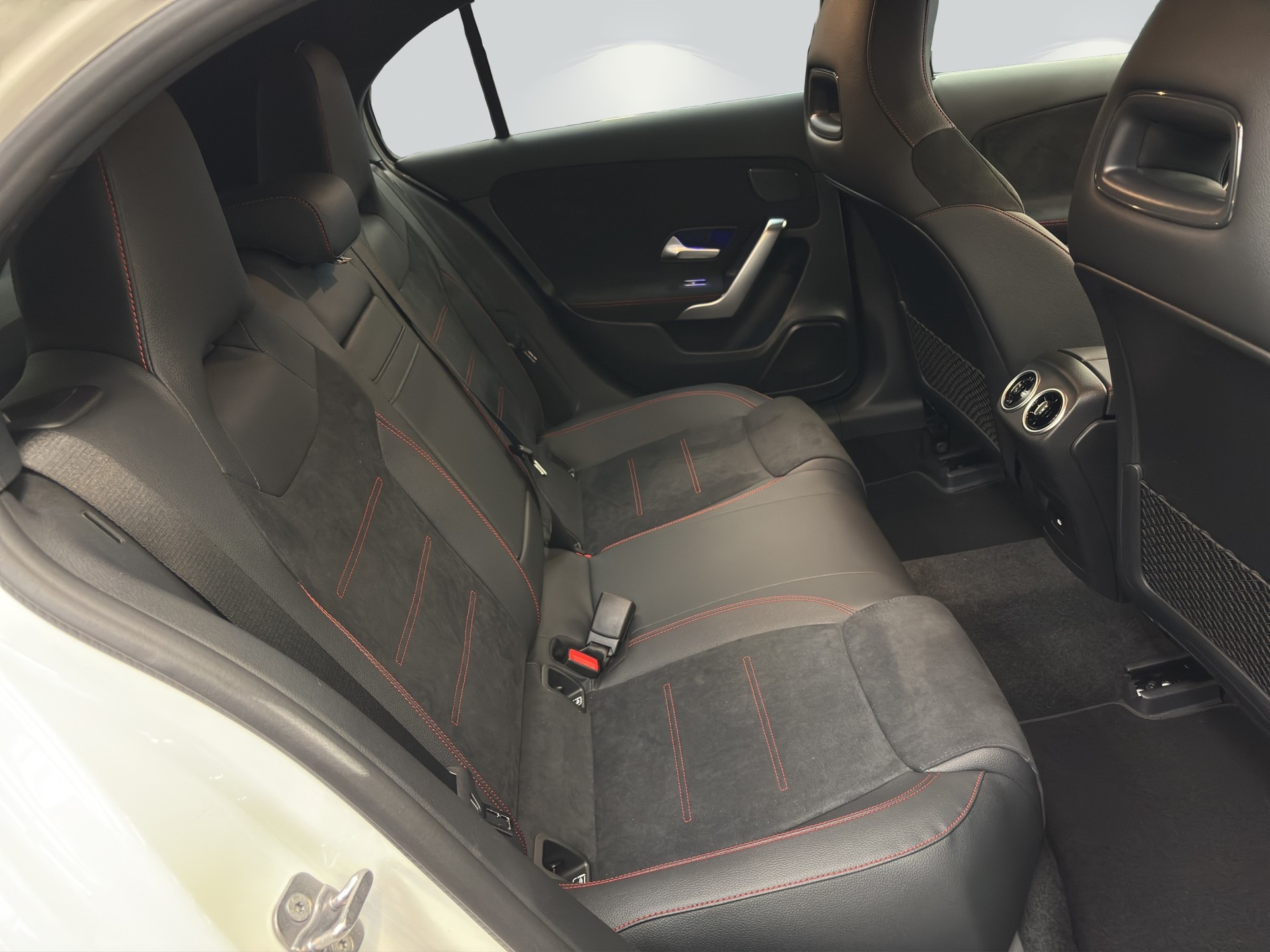 MERCEDES-BENZ A 200 Night Star 7G-DCT-image-10